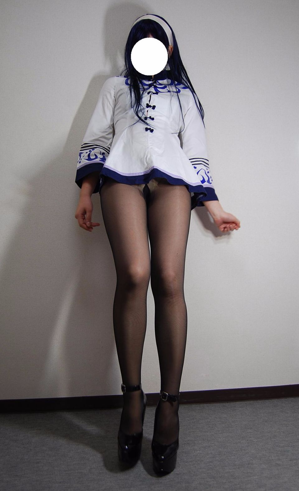 Trang phục đồng phục màu đen siêu mini