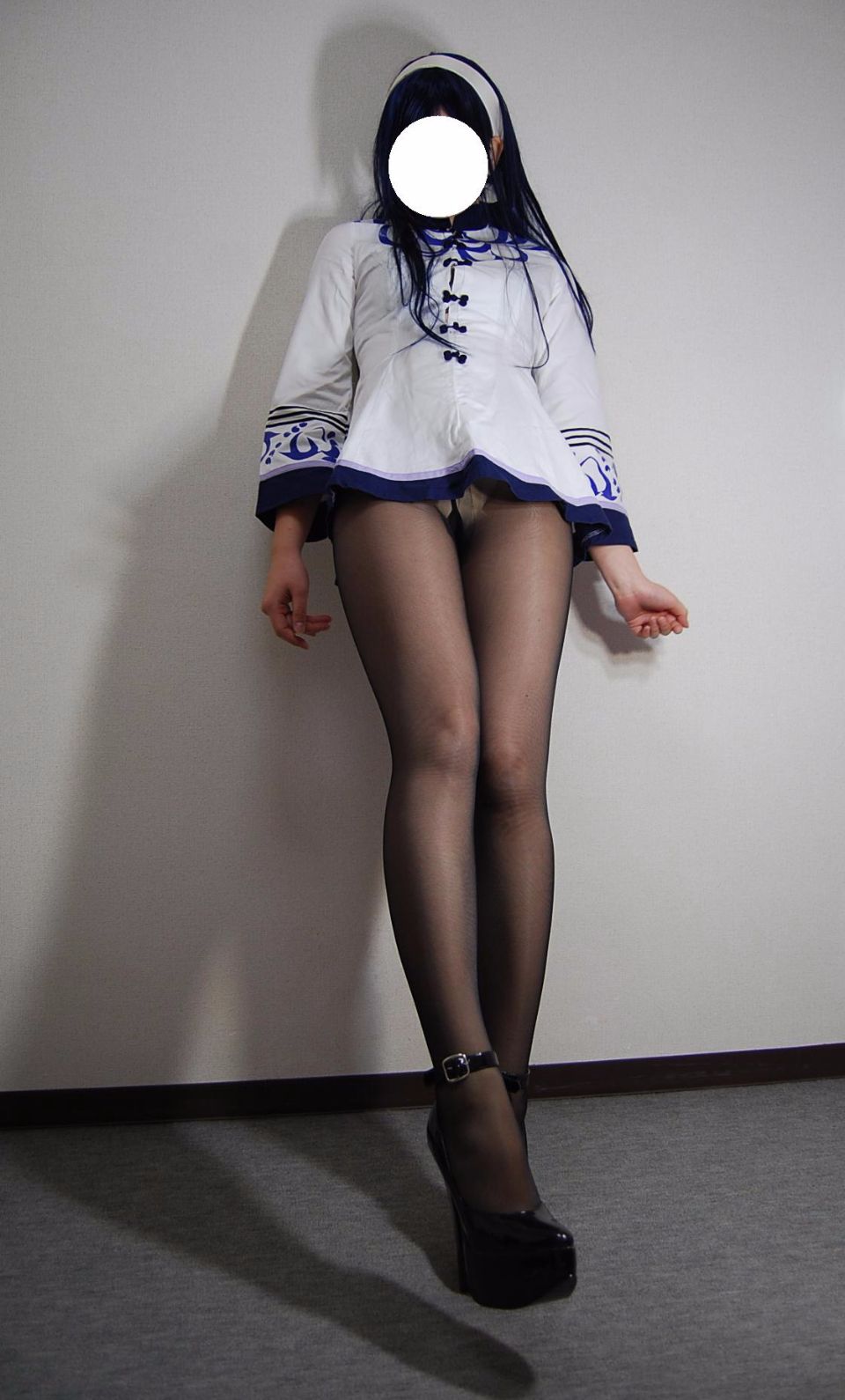 Trang phục đồng phục màu đen siêu mini