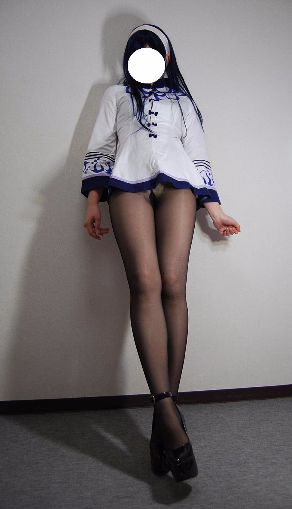 Trang phục đồng phục màu đen siêu mini