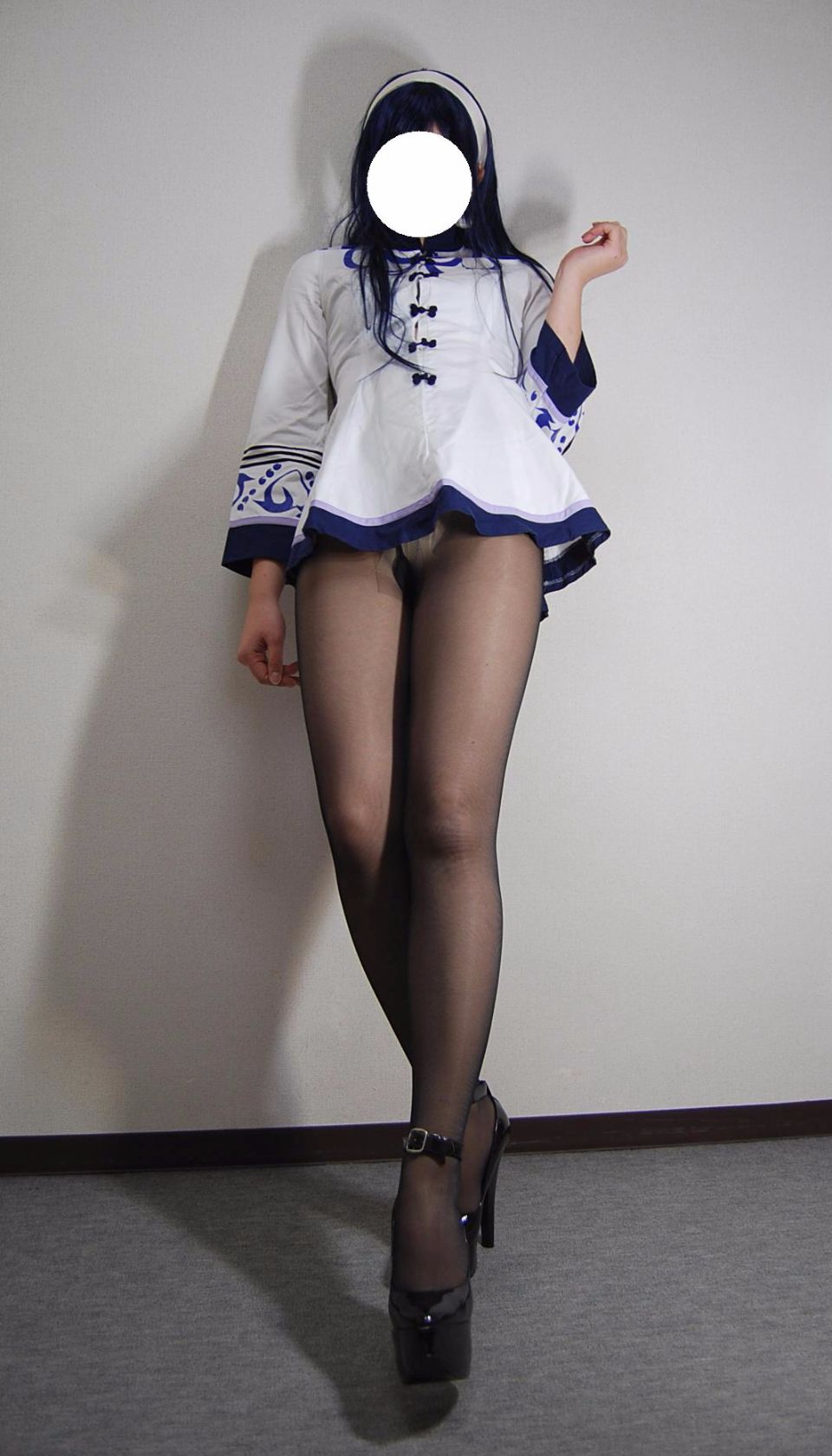 Trang phục đồng phục màu đen siêu mini