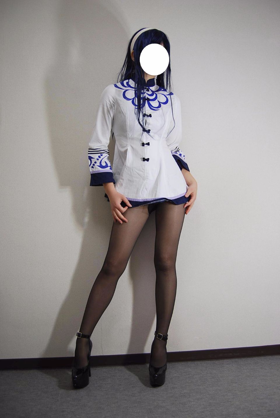 Trang phục đồng phục màu đen siêu mini