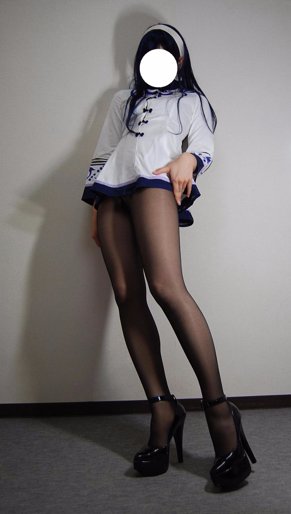 Trang phục đồng phục màu đen siêu mini