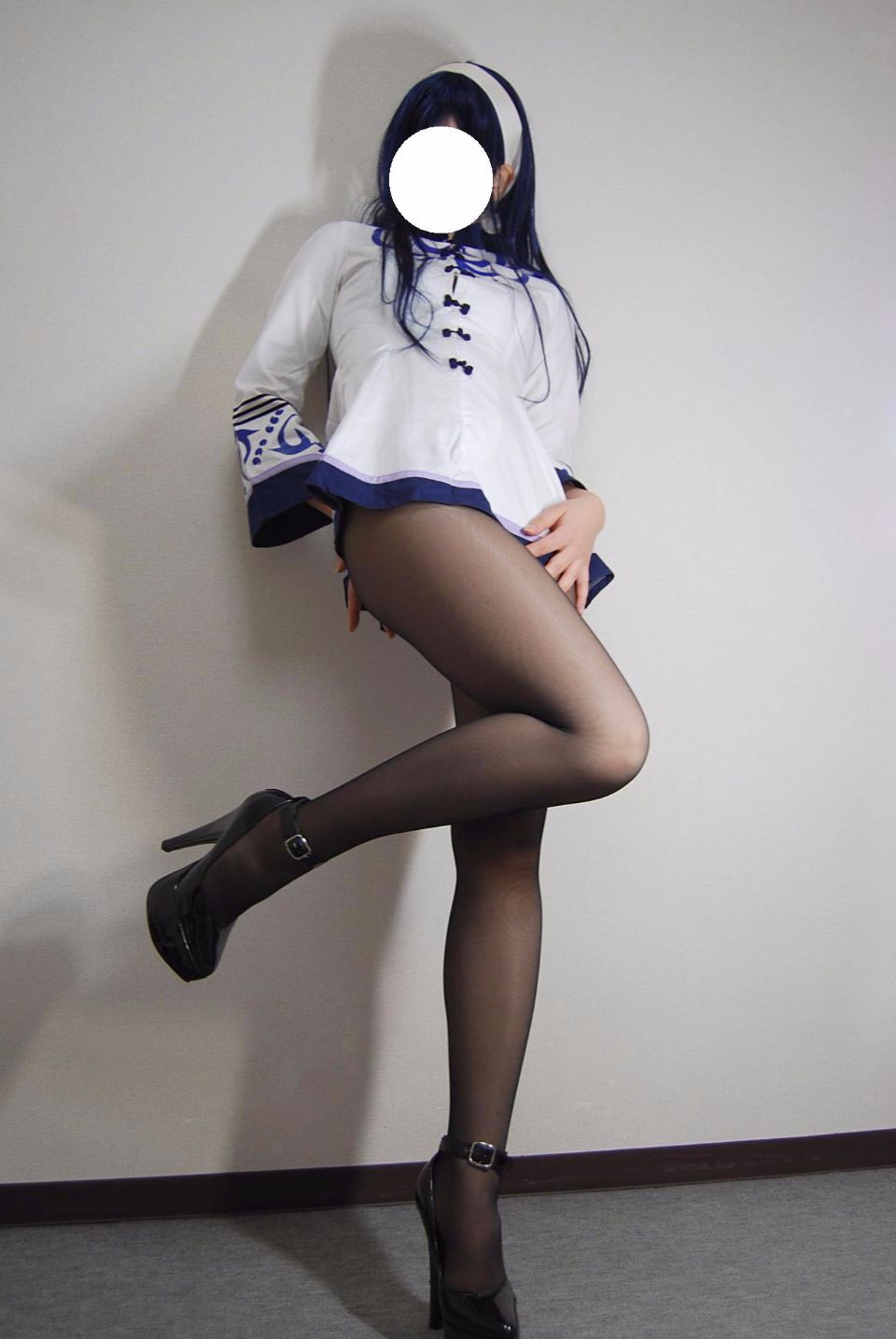 Trang phục đồng phục màu đen siêu mini