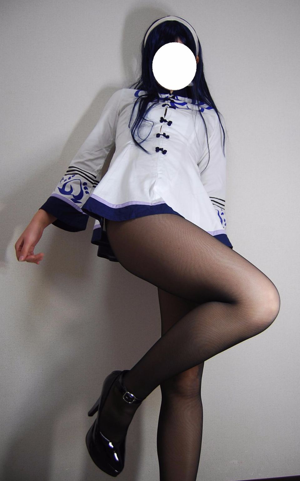 Trang phục đồng phục màu đen siêu mini