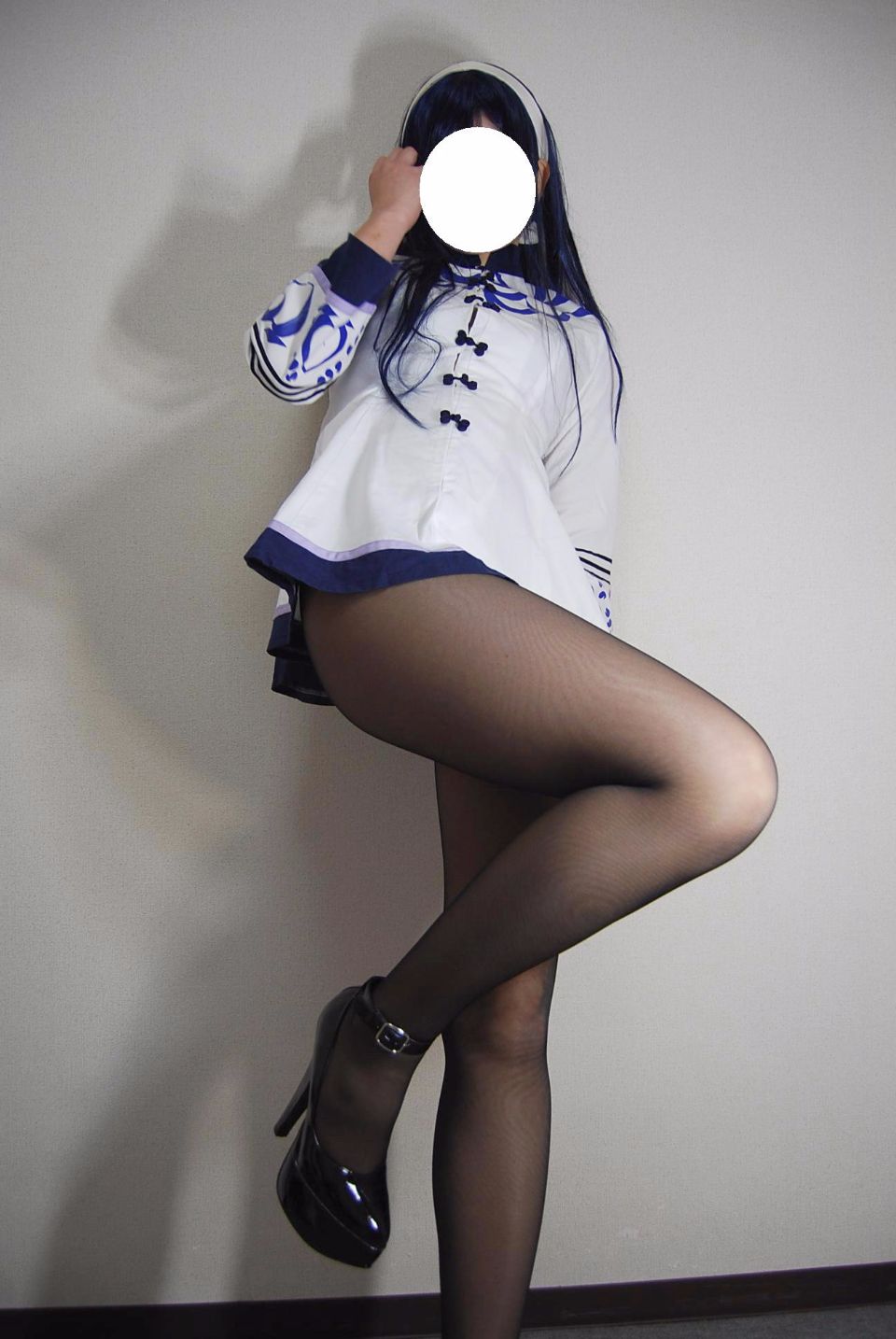 Trang phục đồng phục màu đen siêu mini