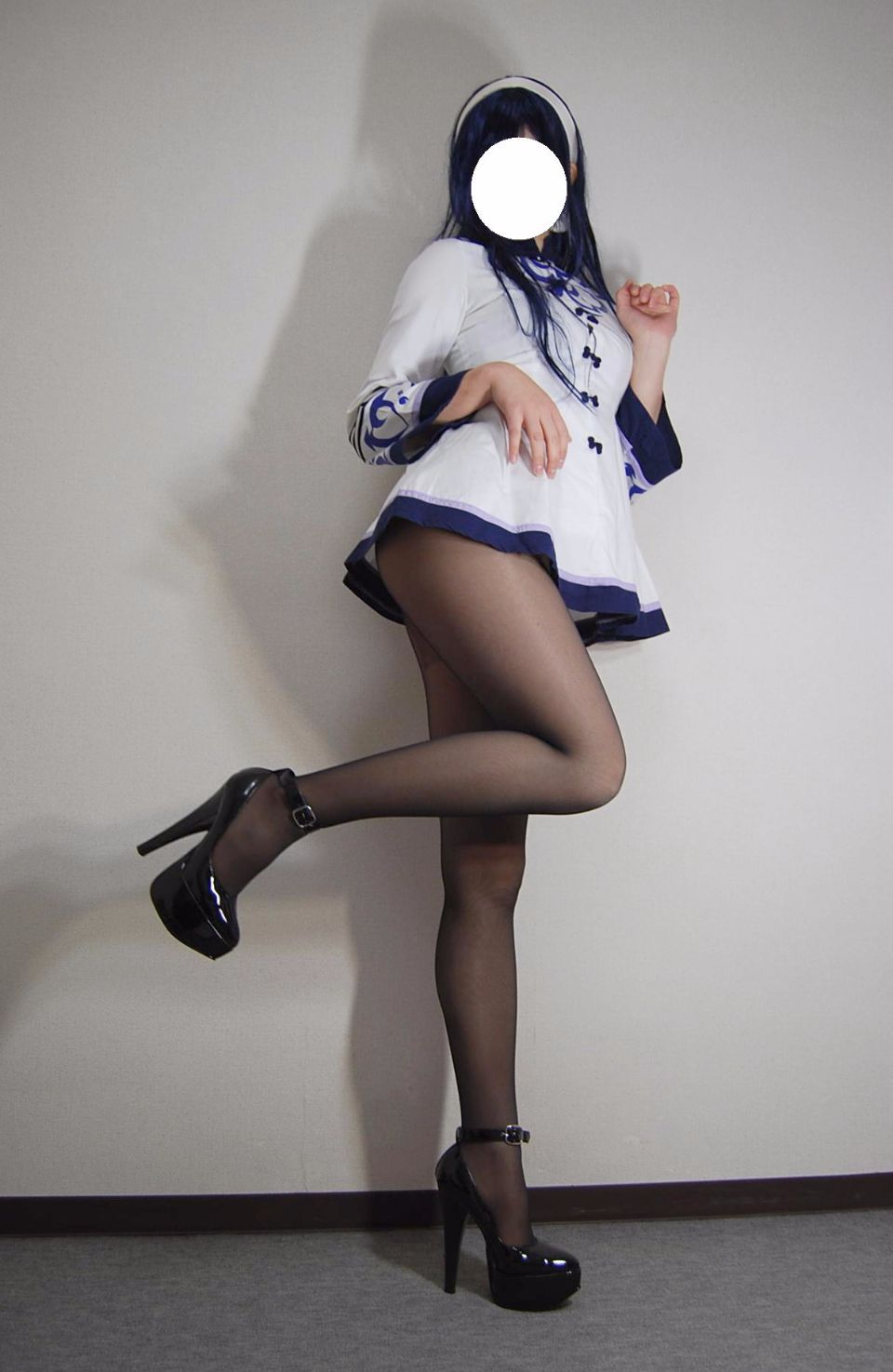 Trang phục đồng phục màu đen siêu mini