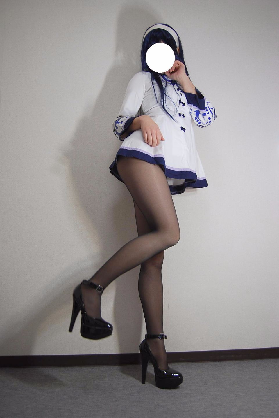 Trang phục đồng phục màu đen siêu mini