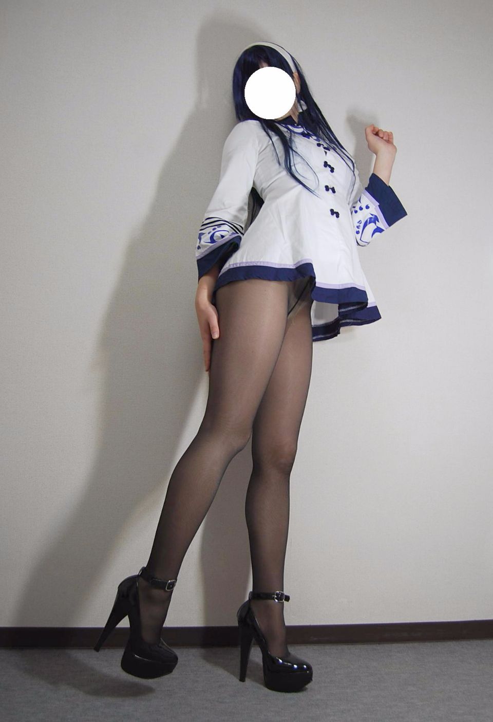 Trang phục đồng phục màu đen siêu mini