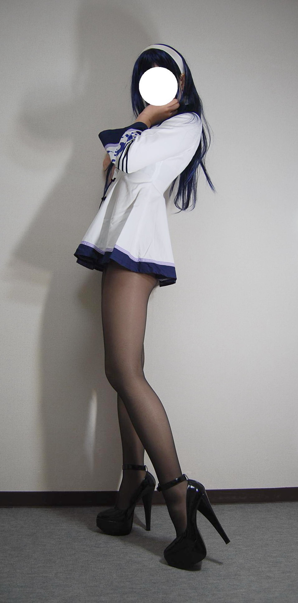 Trang phục đồng phục màu đen siêu mini