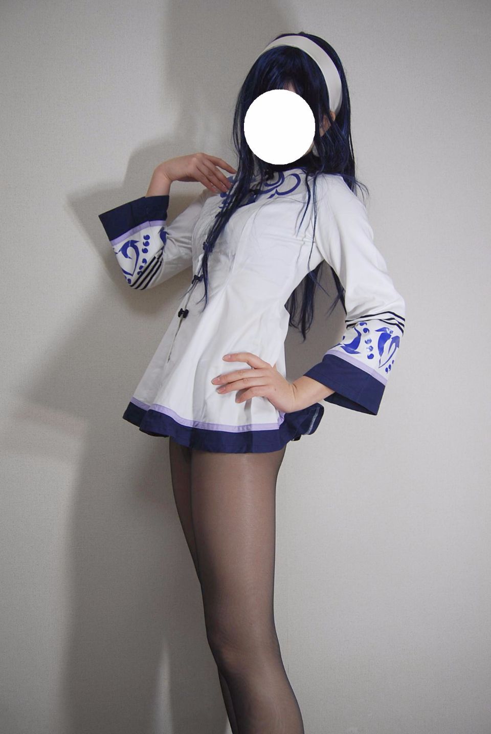 Trang phục đồng phục màu đen siêu mini