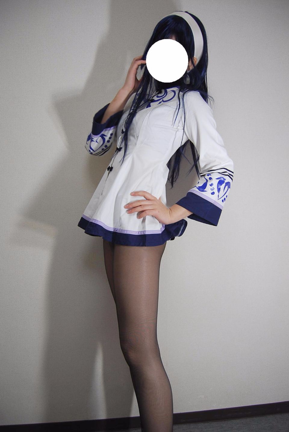 Trang phục đồng phục màu đen siêu mini