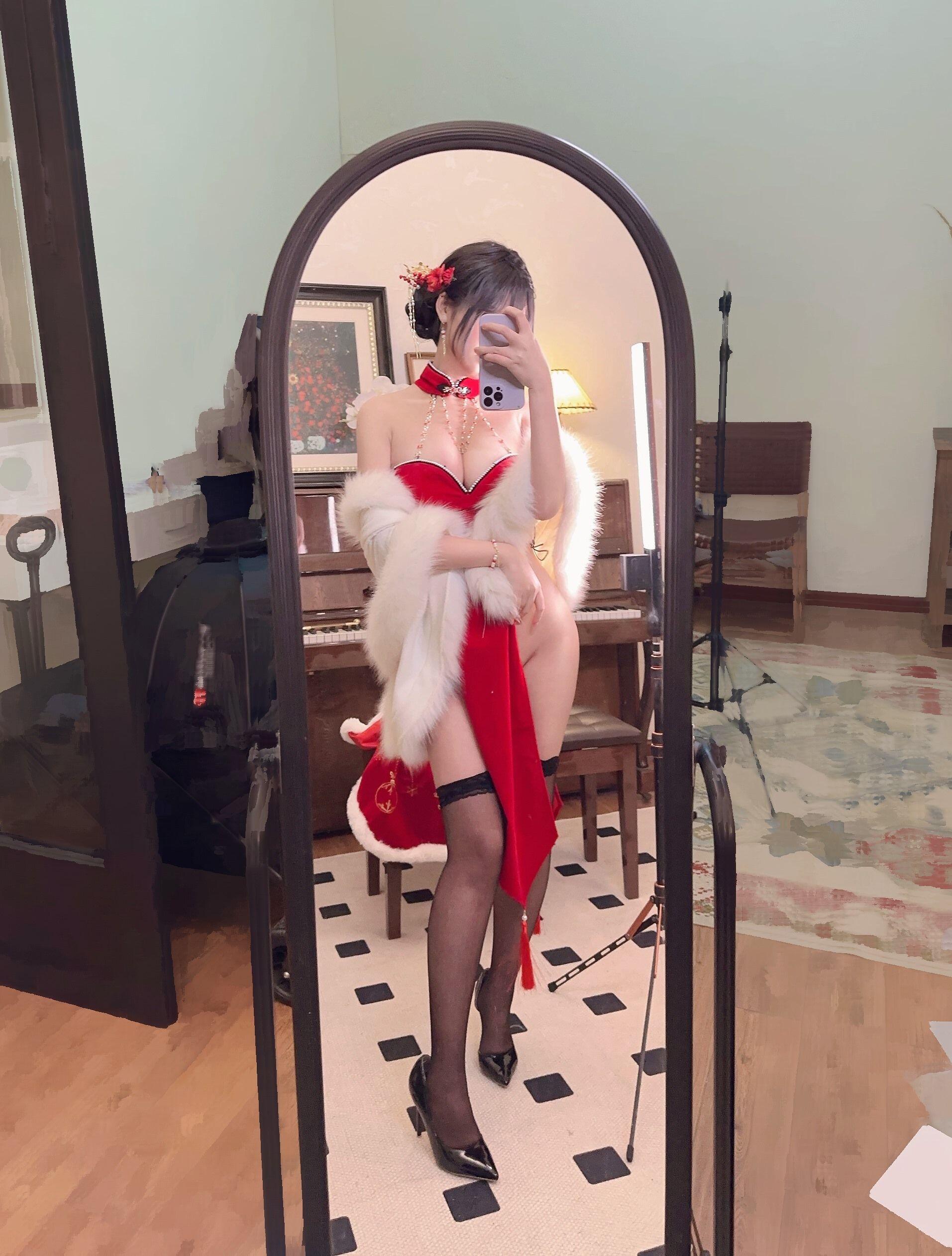 Độ thứ ba_69 - "#094: Red Velvet Cheongsam"