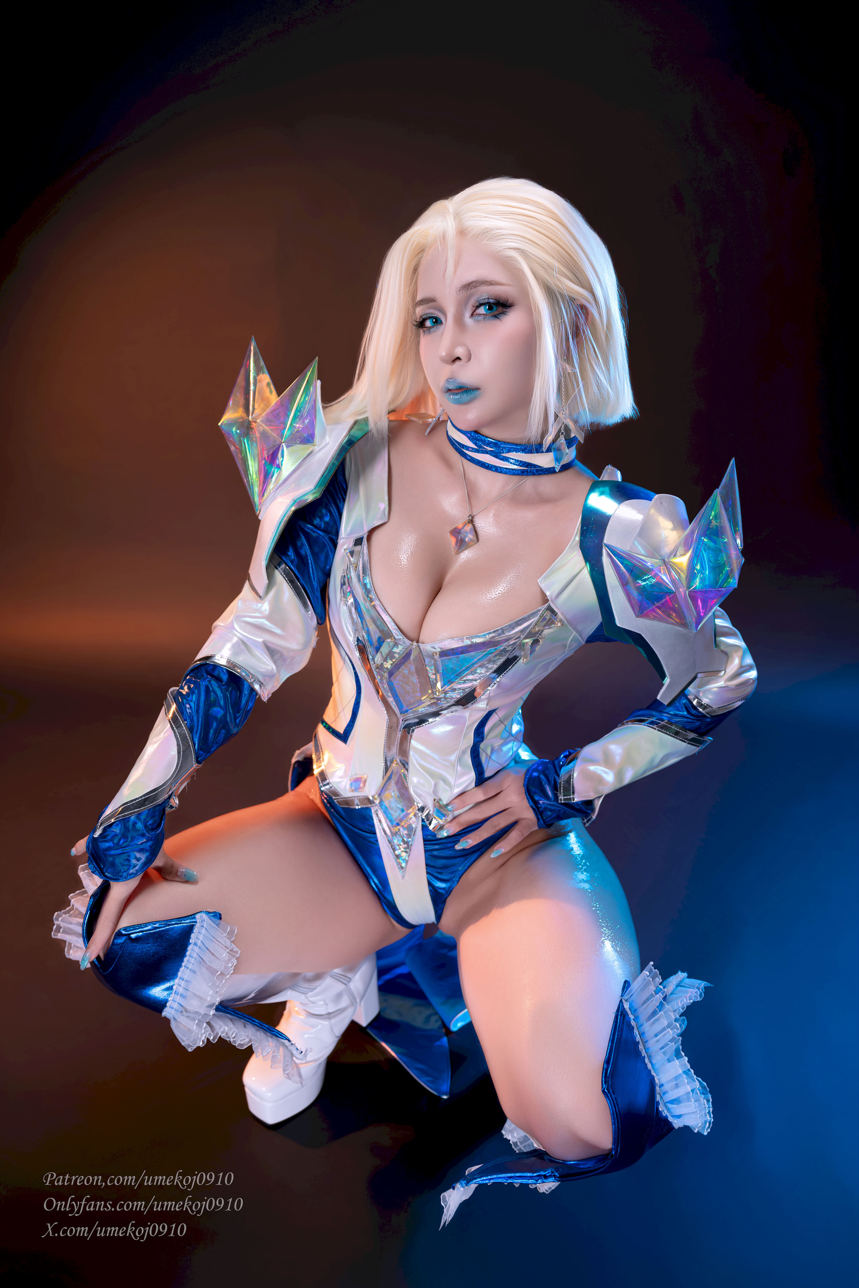 Umeko J - Emma Frost (đối thủ Marvel)