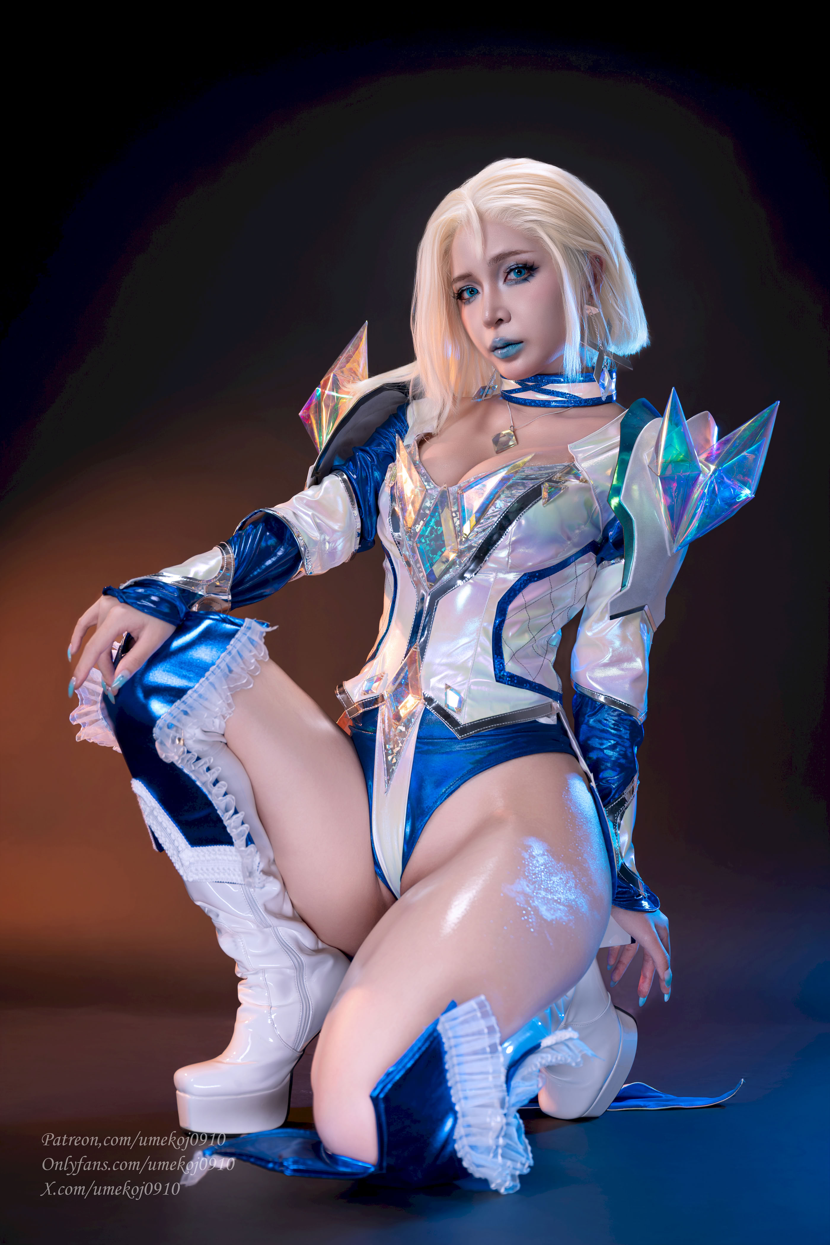 Umeko J - Emma Frost (đối thủ Marvel)