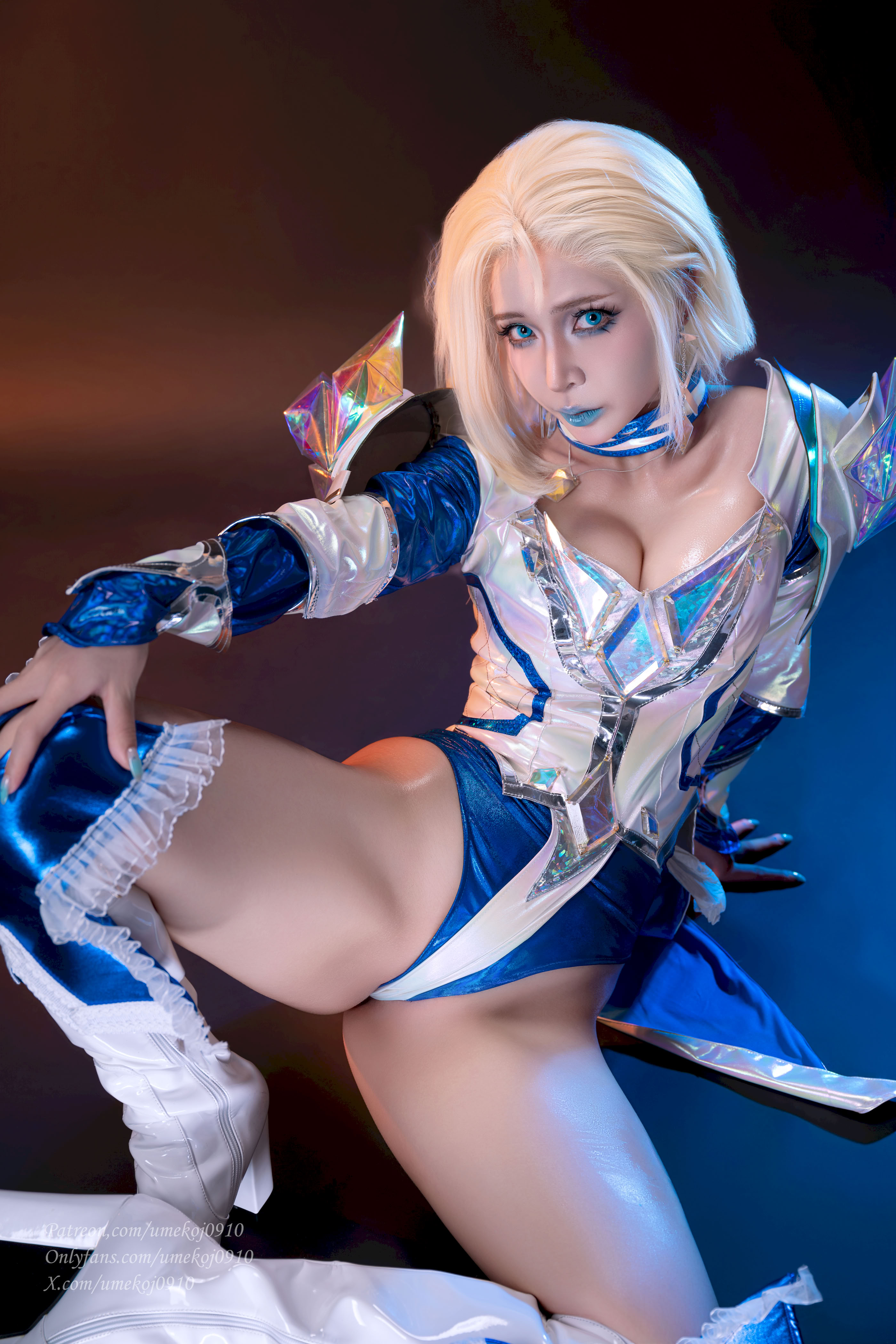 Umeko J - Emma Frost (đối thủ Marvel)