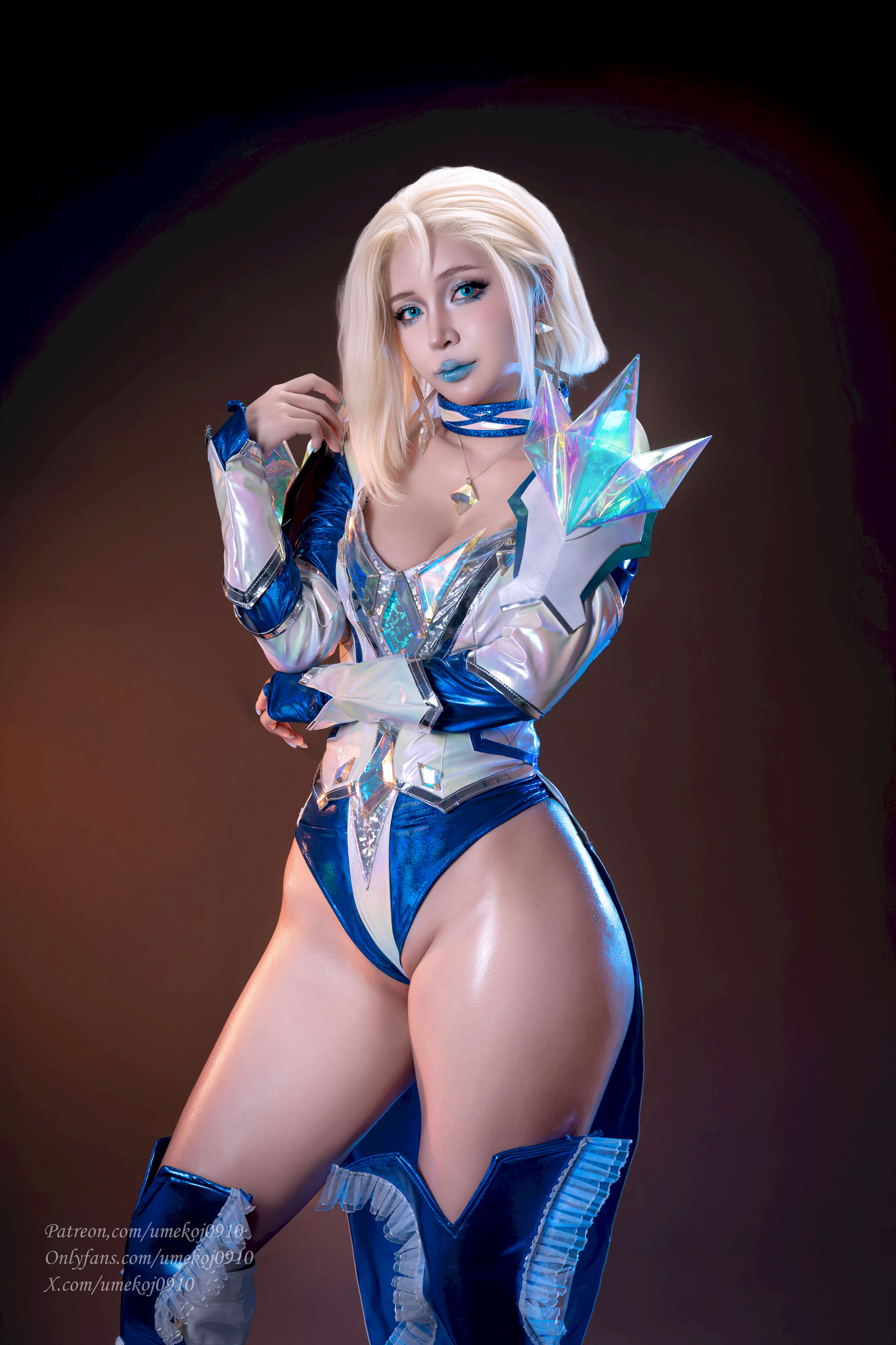 Umeko J - Emma Frost (đối thủ Marvel)
