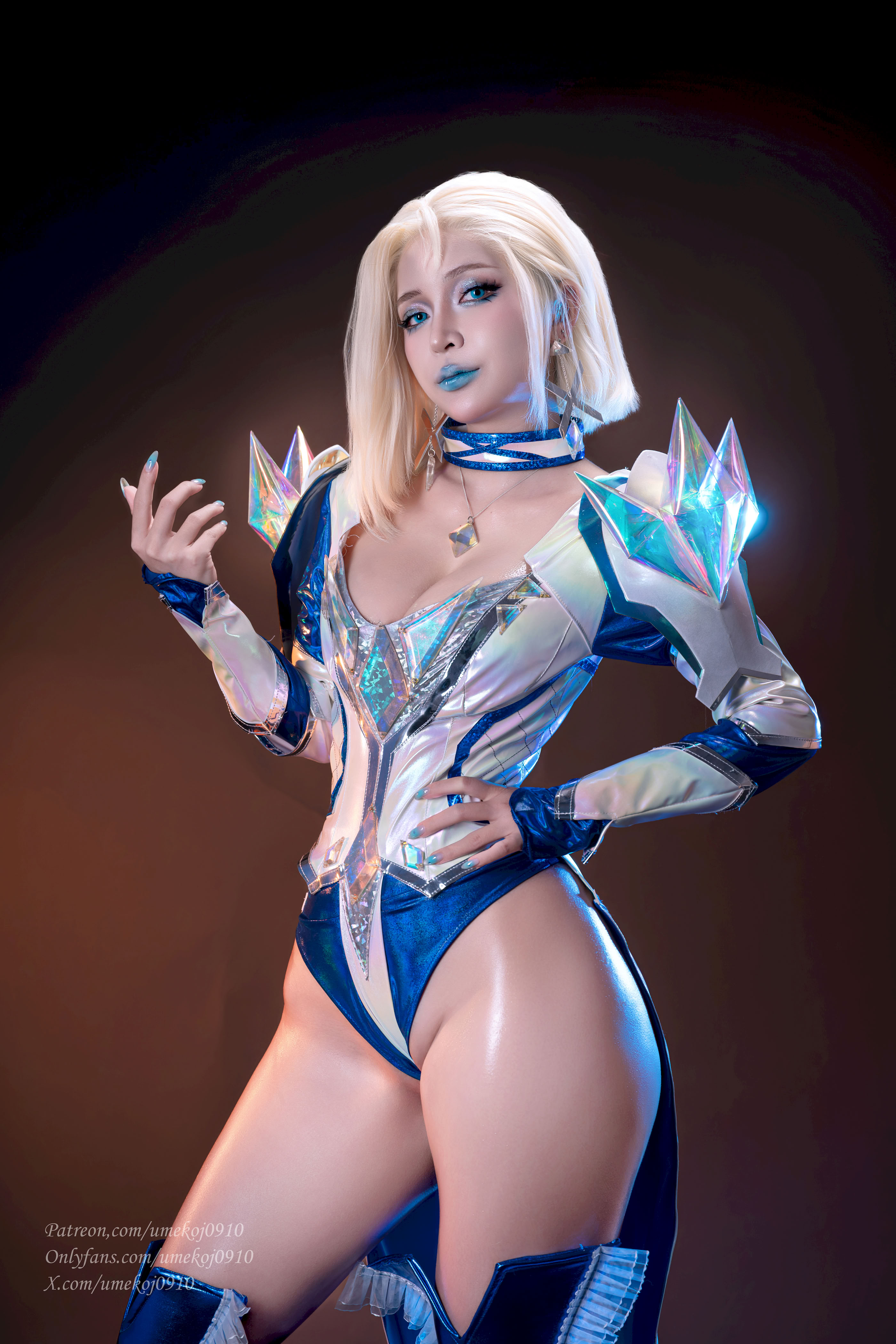 Umeko J - Emma Frost (đối thủ Marvel)