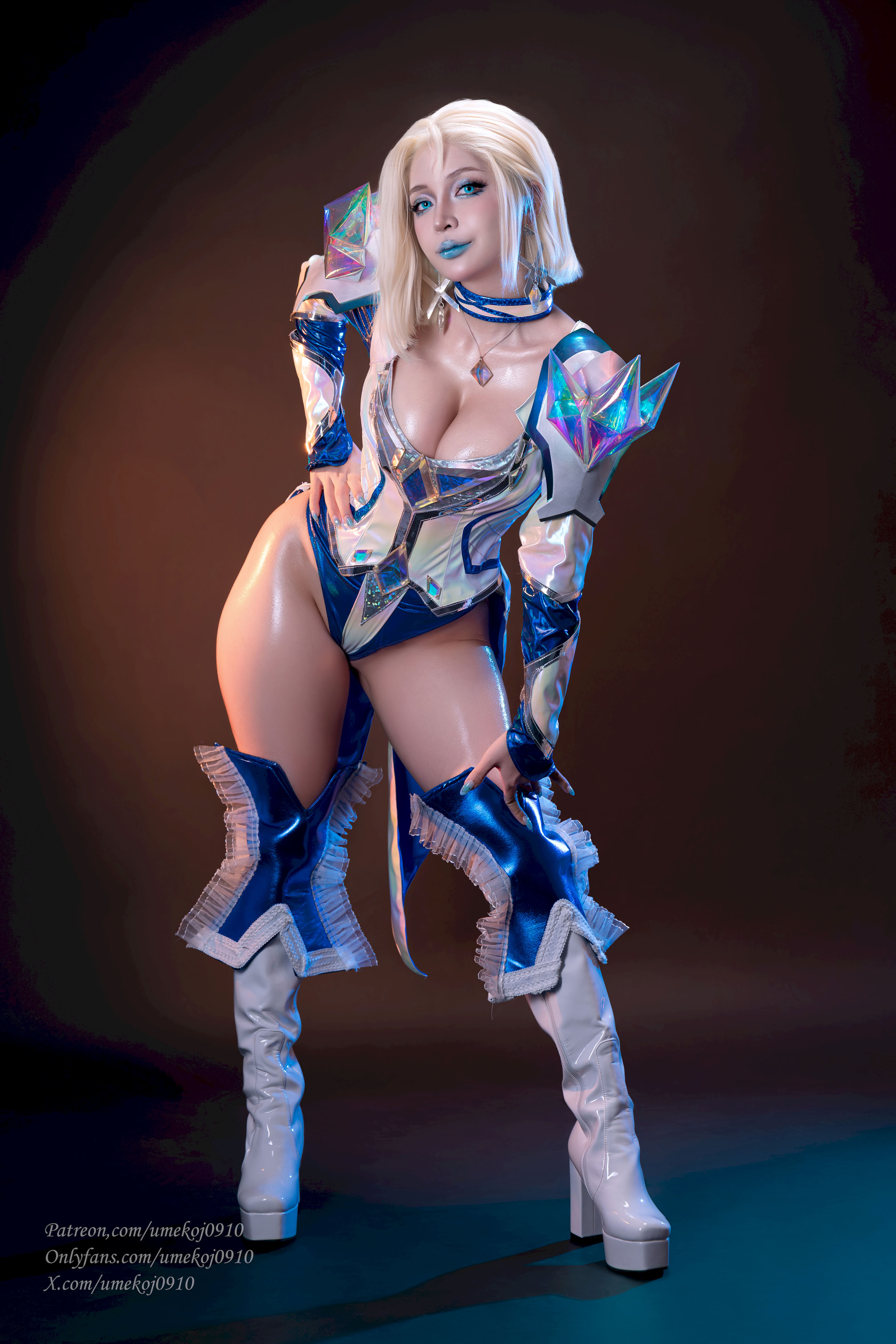 Umeko J - Emma Frost (đối thủ Marvel)