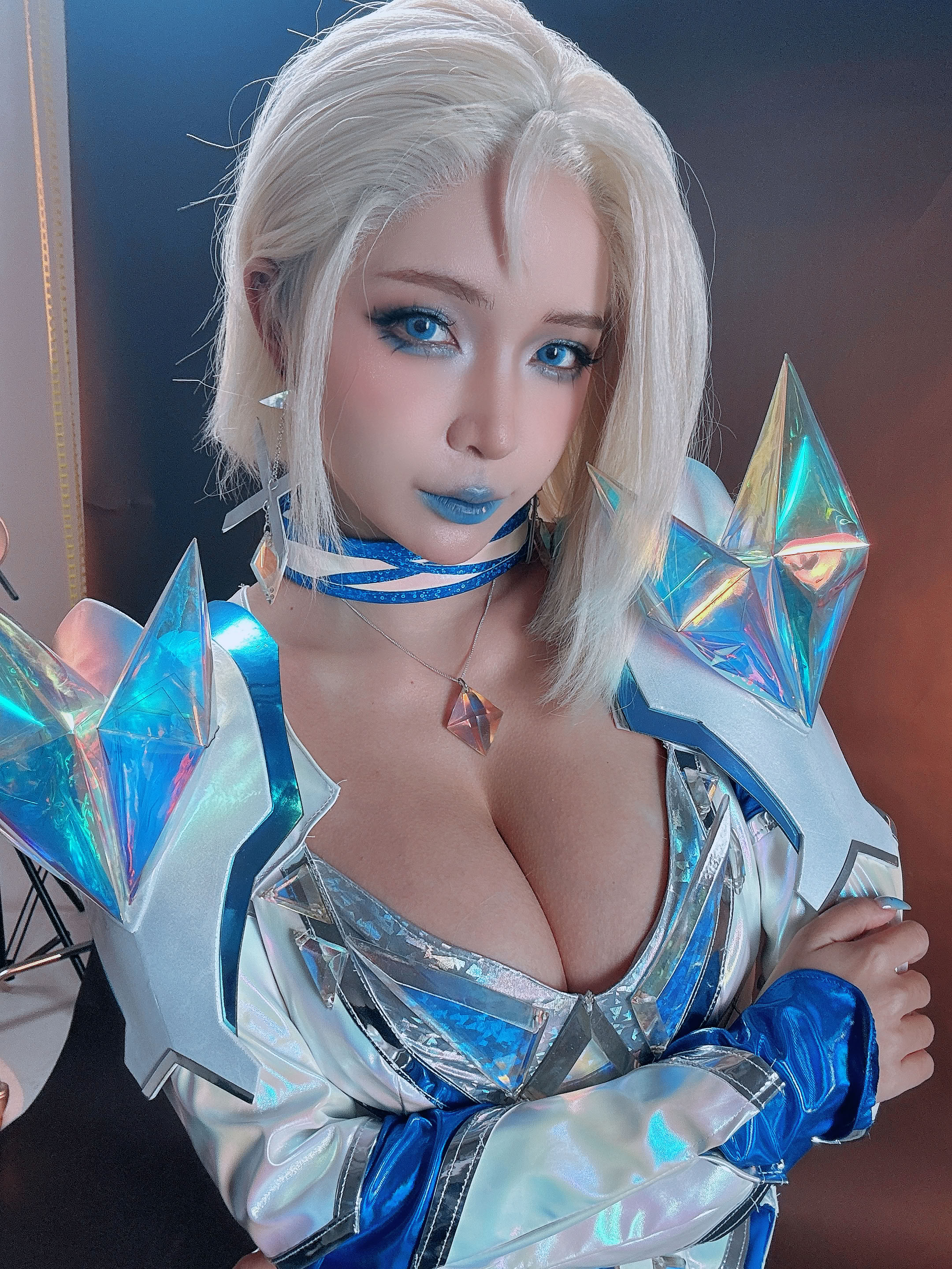 Umeko J - Emma Frost (đối thủ Marvel)