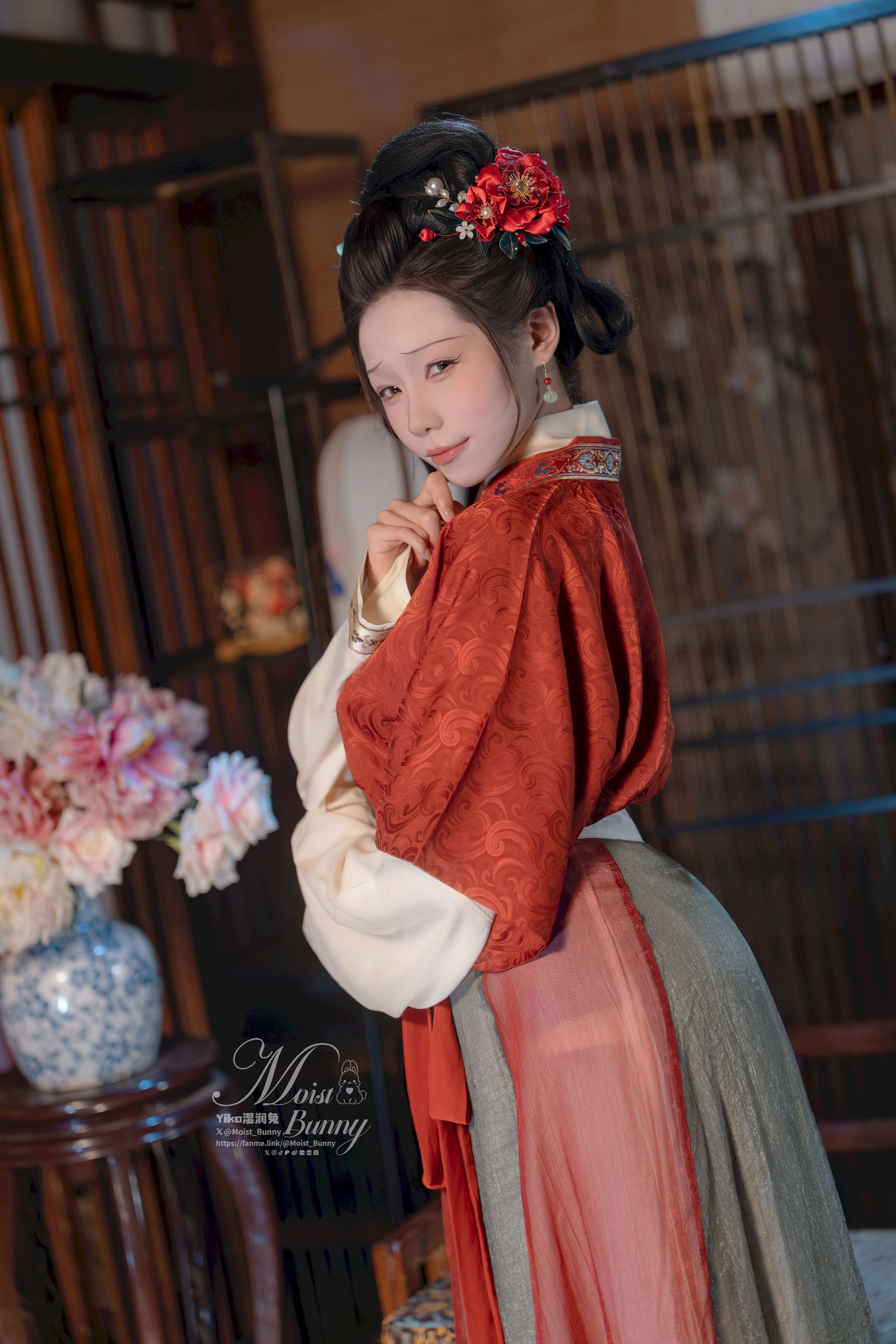 Hãy cắn một miếng cô gái thỏ ovo (Yaokotutu) – Pan Jinlian (Jin Ping Mei)