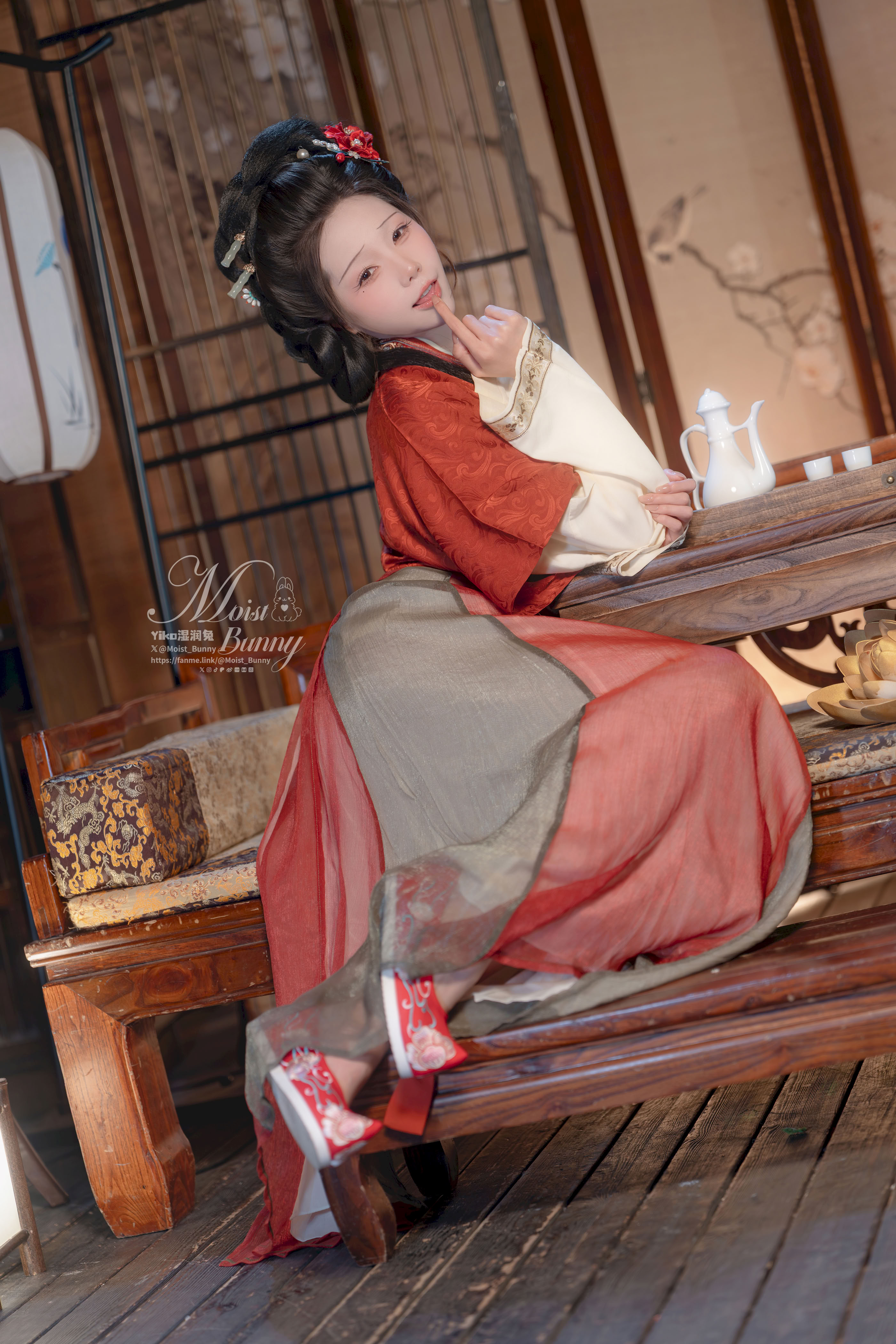 Hãy cắn một miếng cô gái thỏ ovo (Yaokotutu) – Pan Jinlian (Jin Ping Mei)