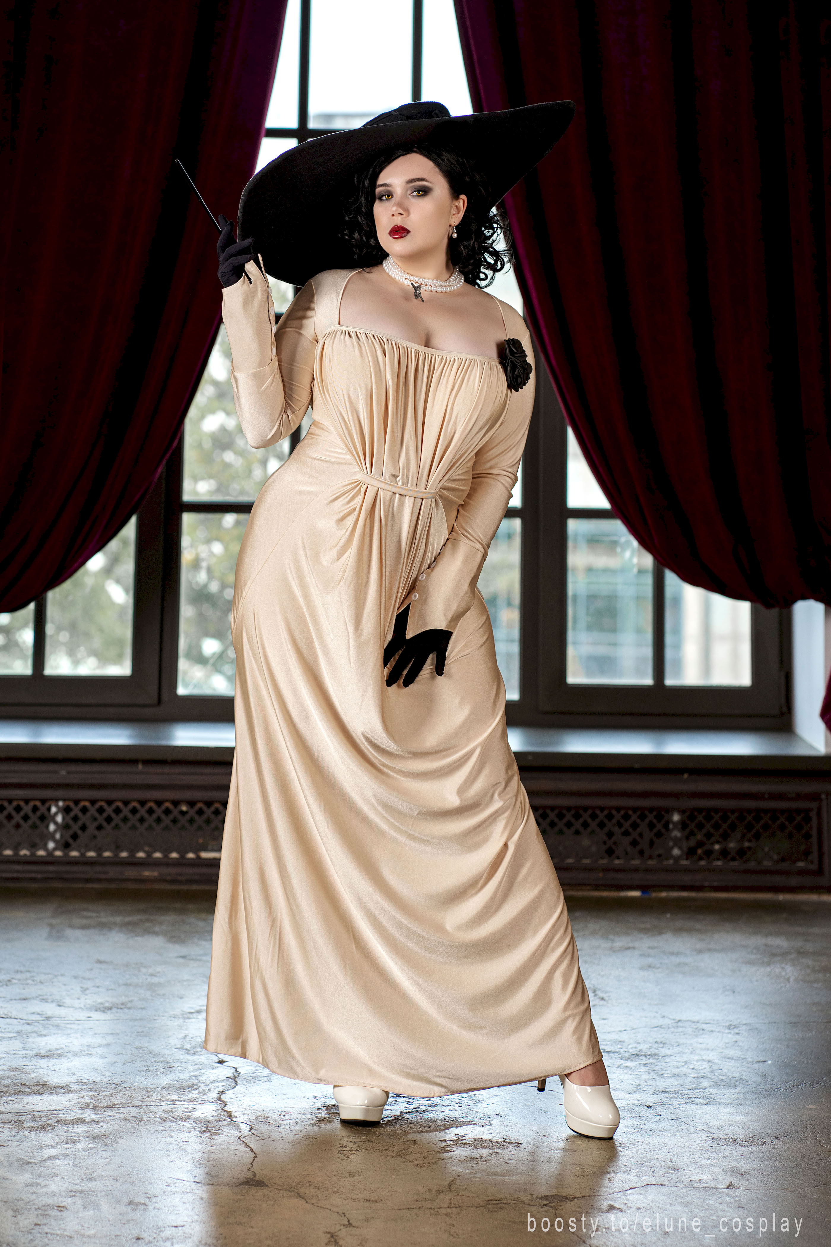 Elune - Quý cô Dimitrescu