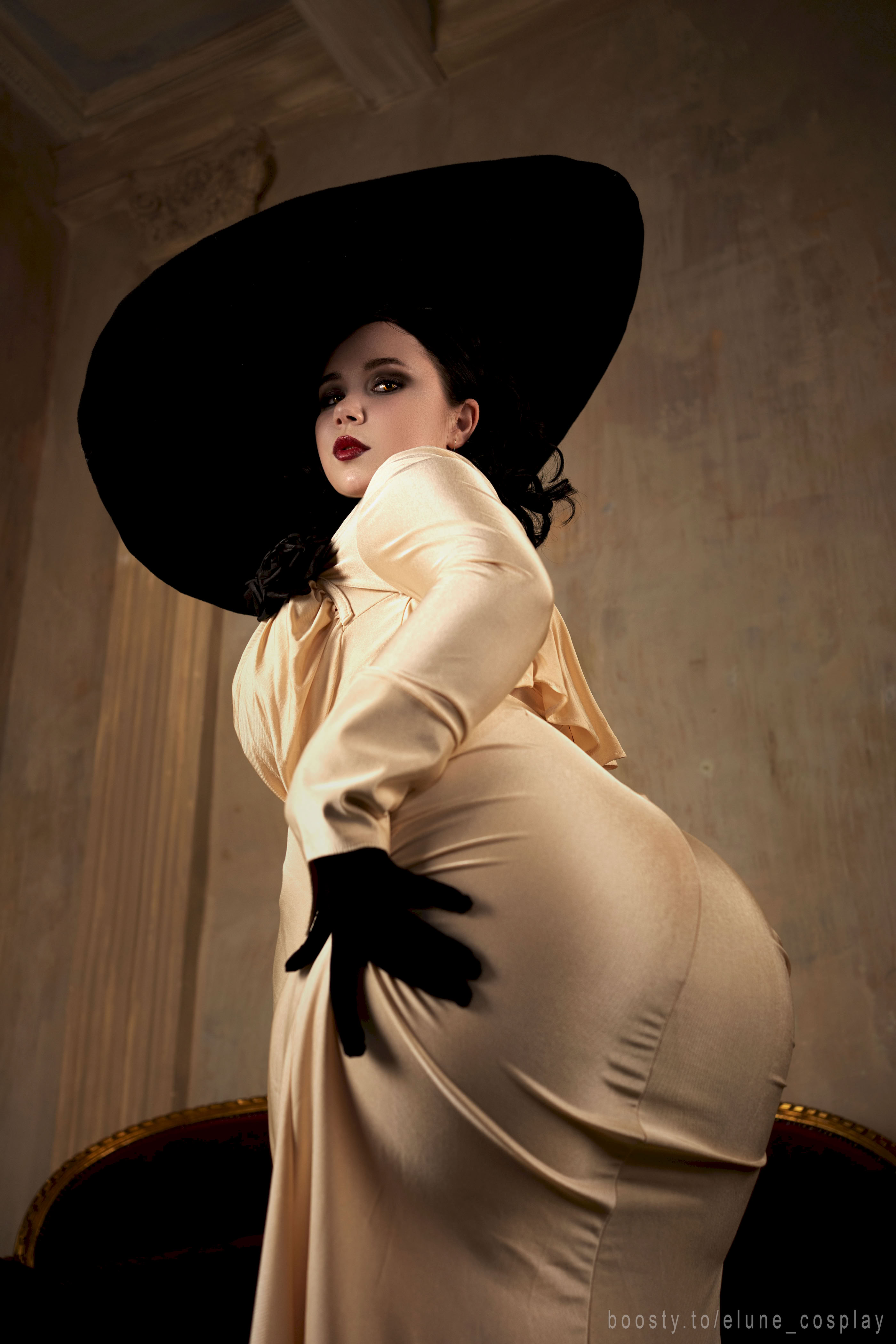 Elune - Quý cô Dimitrescu