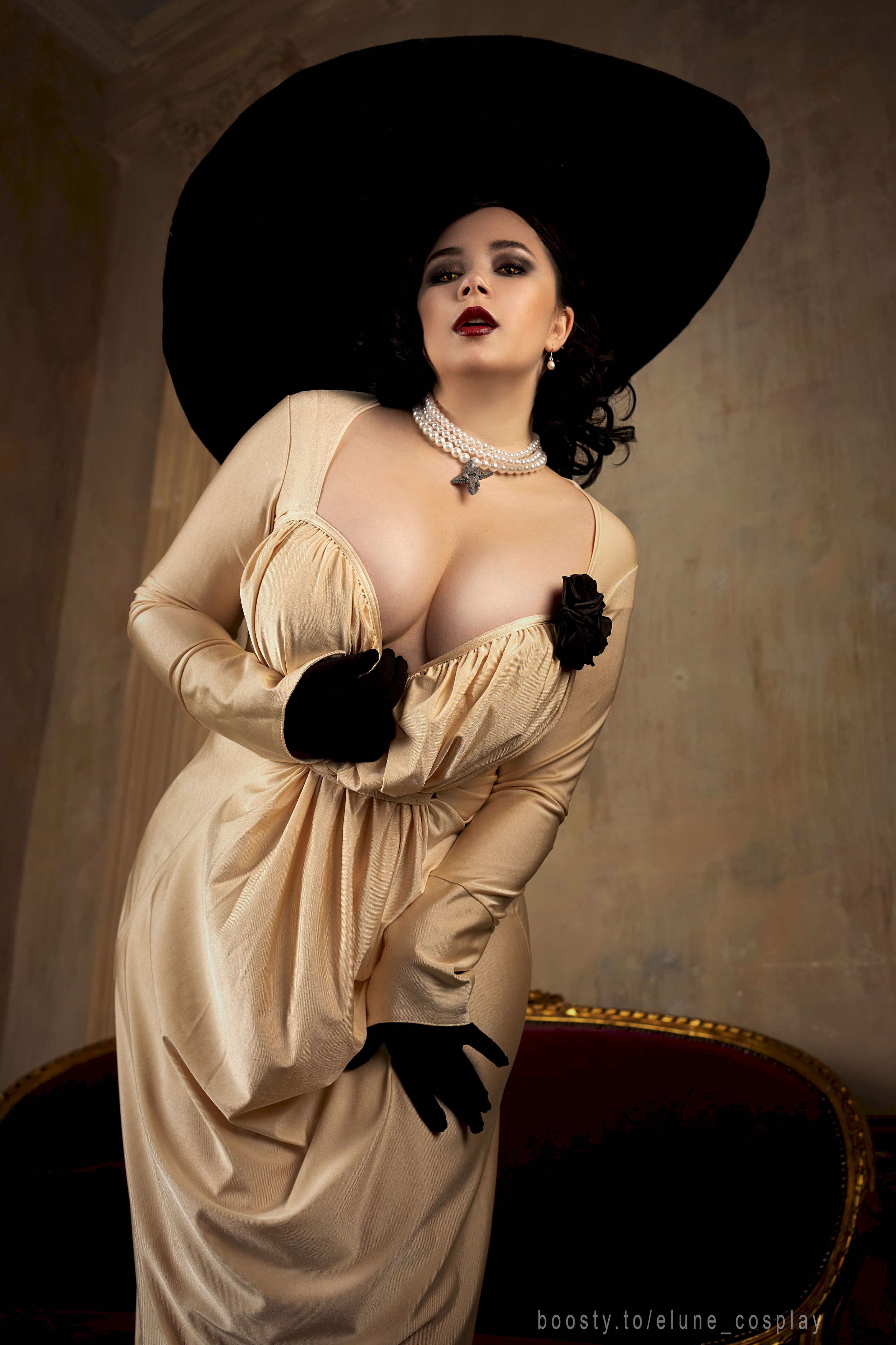 Elune - Quý cô Dimitrescu