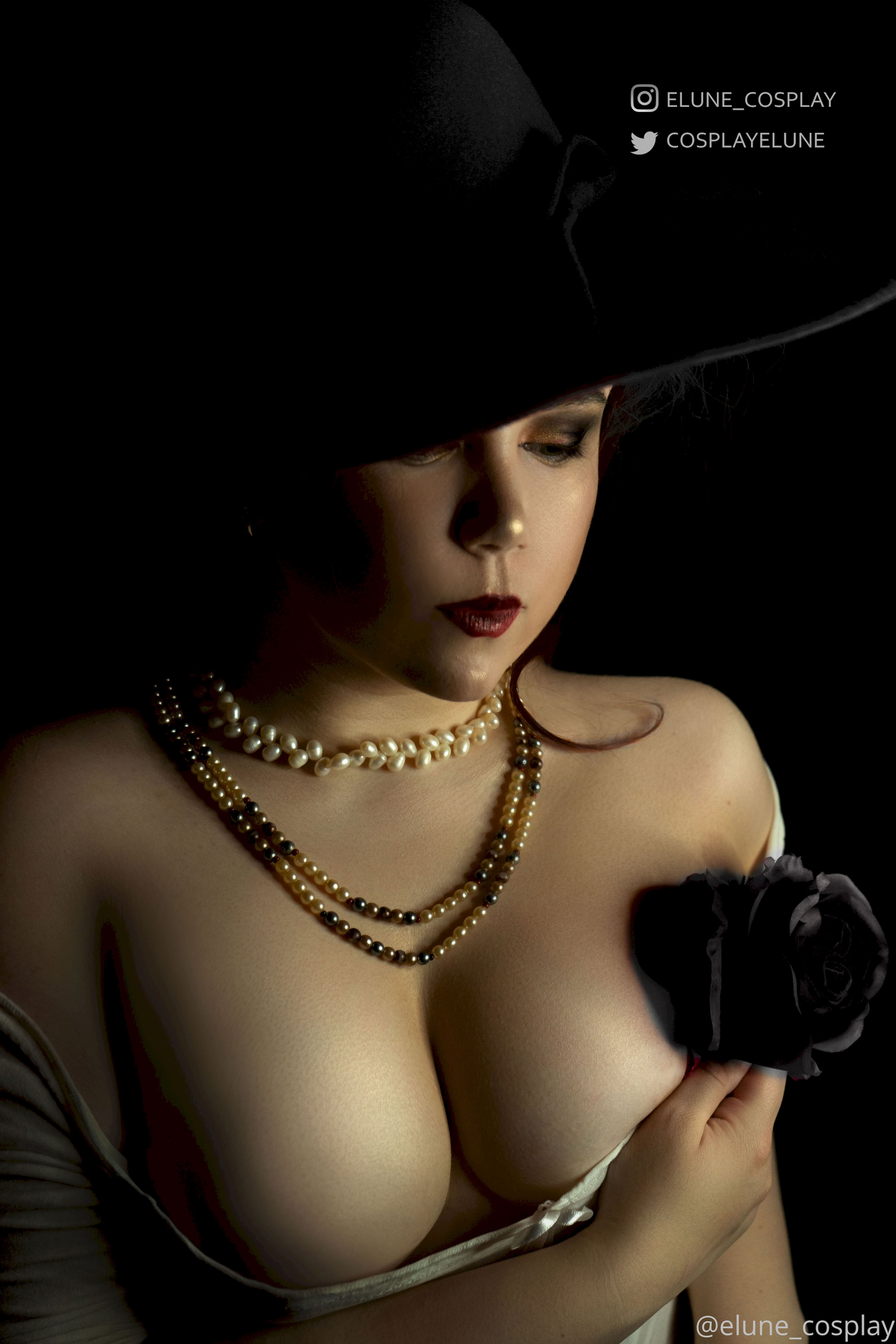 Elune - Quý cô Dimitrescu