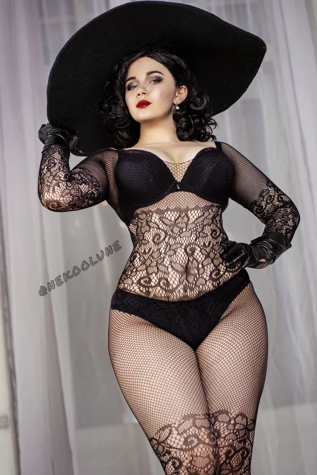 Elune - Quý cô Dimitrescu