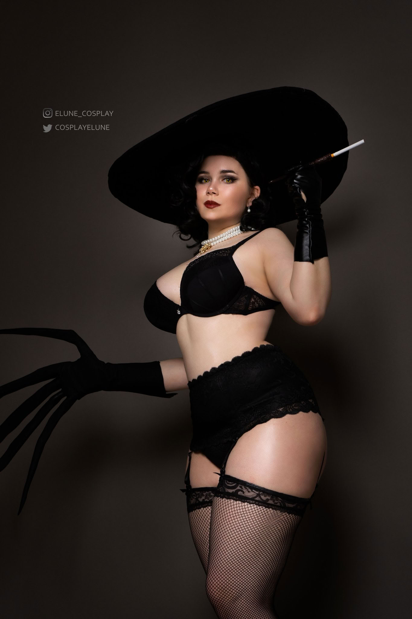 Elune - Quý cô Dimitrescu