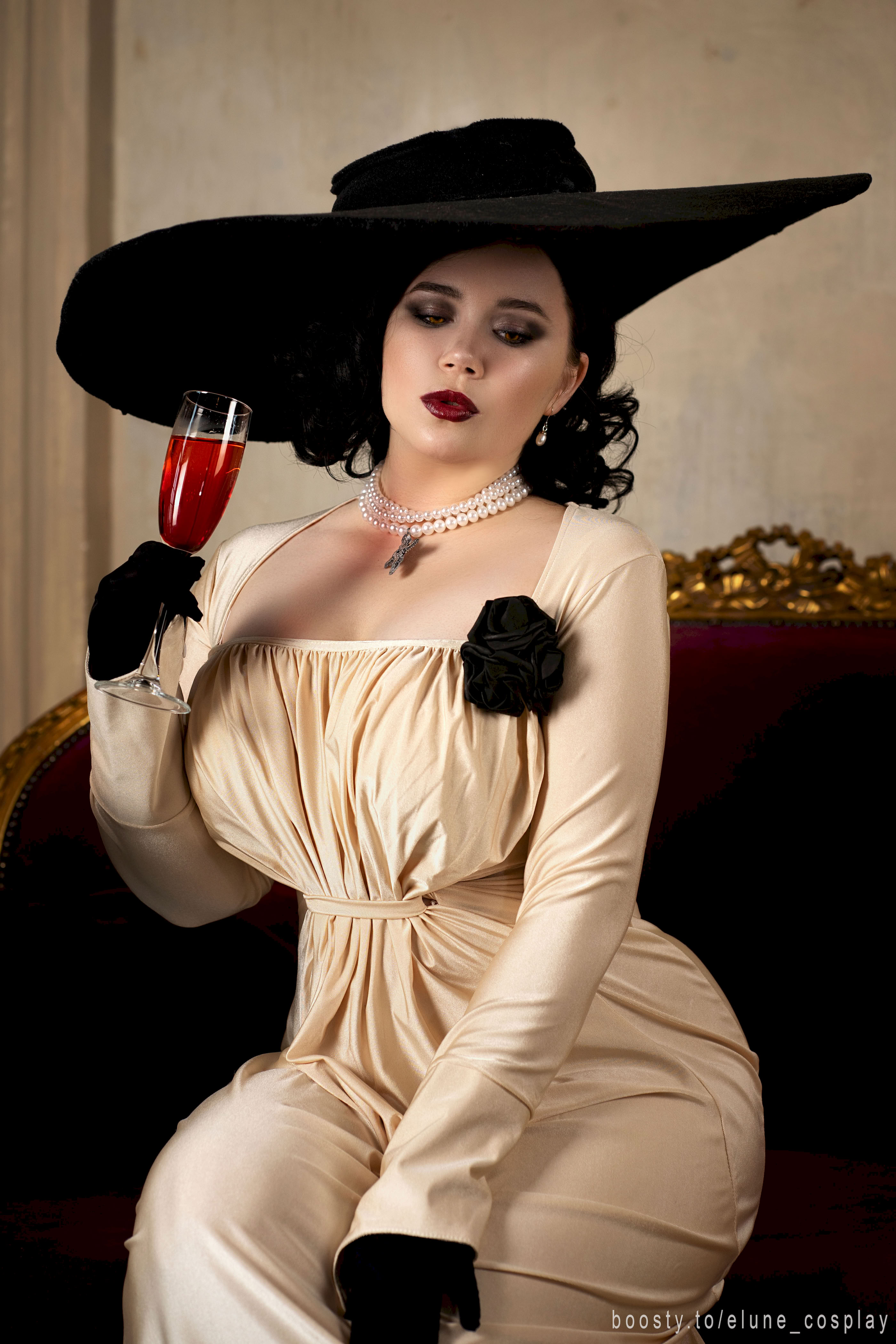 Elune - Quý cô Dimitrescu