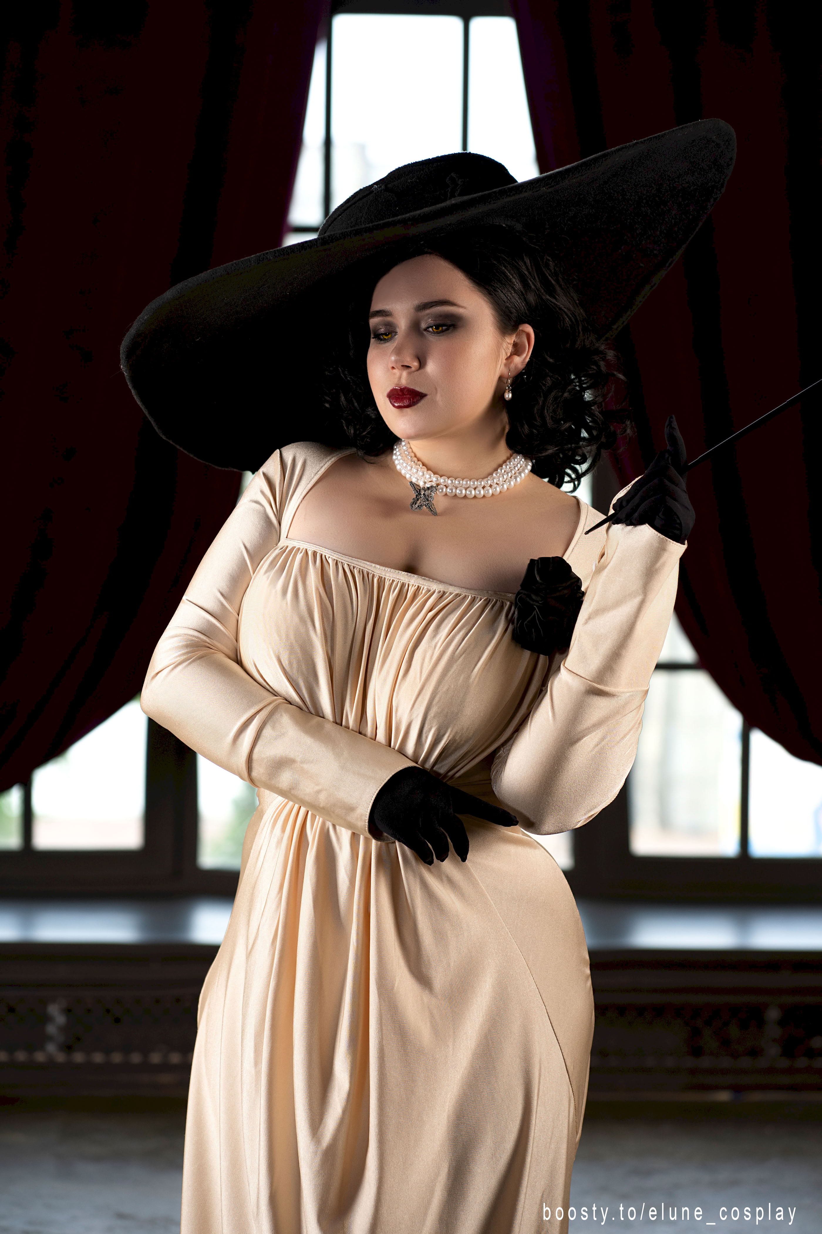 Elune - Quý cô Dimitrescu