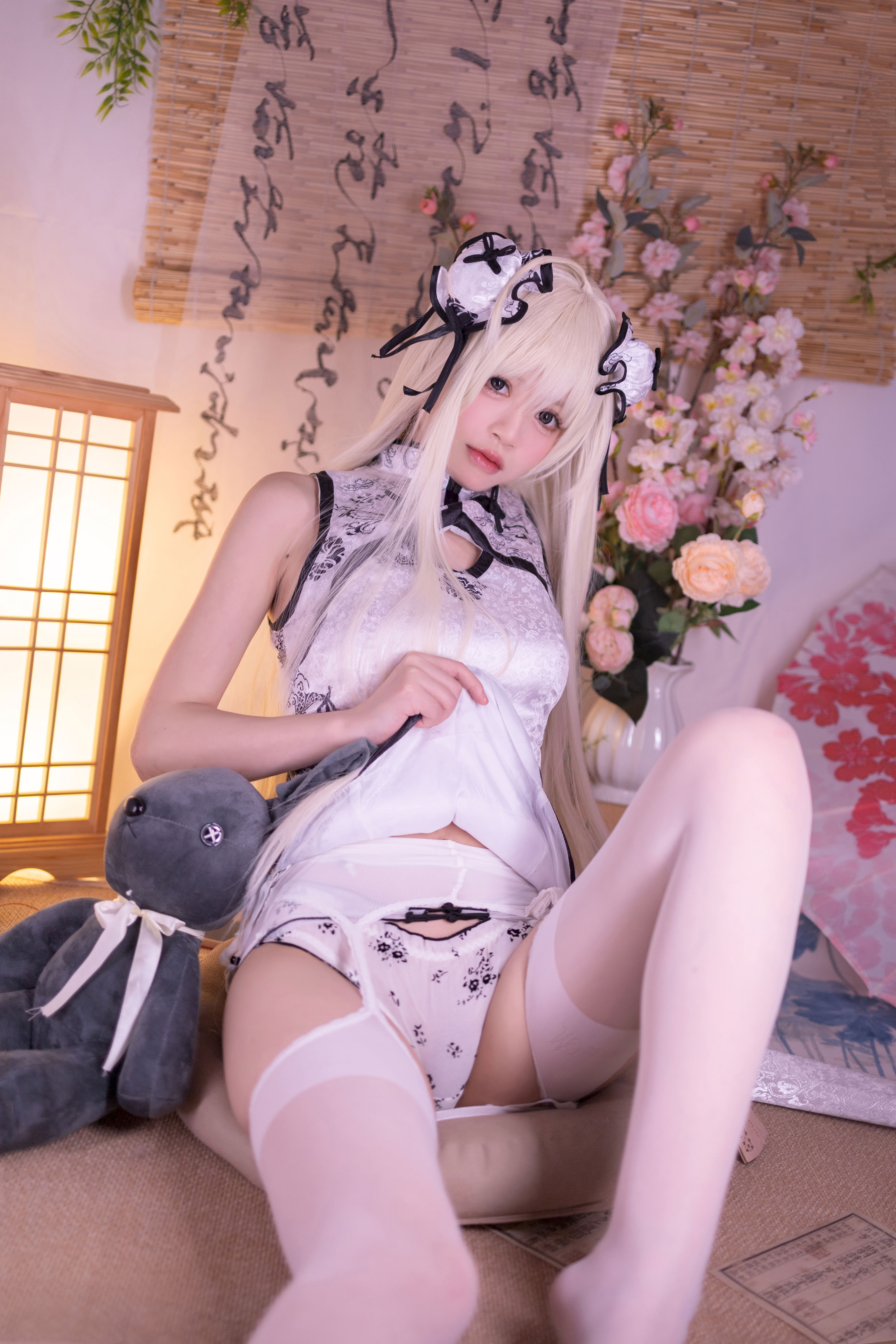 Xing Dai Lu Lu Yuan Zhi Kong Qiong Mei Sườn xám