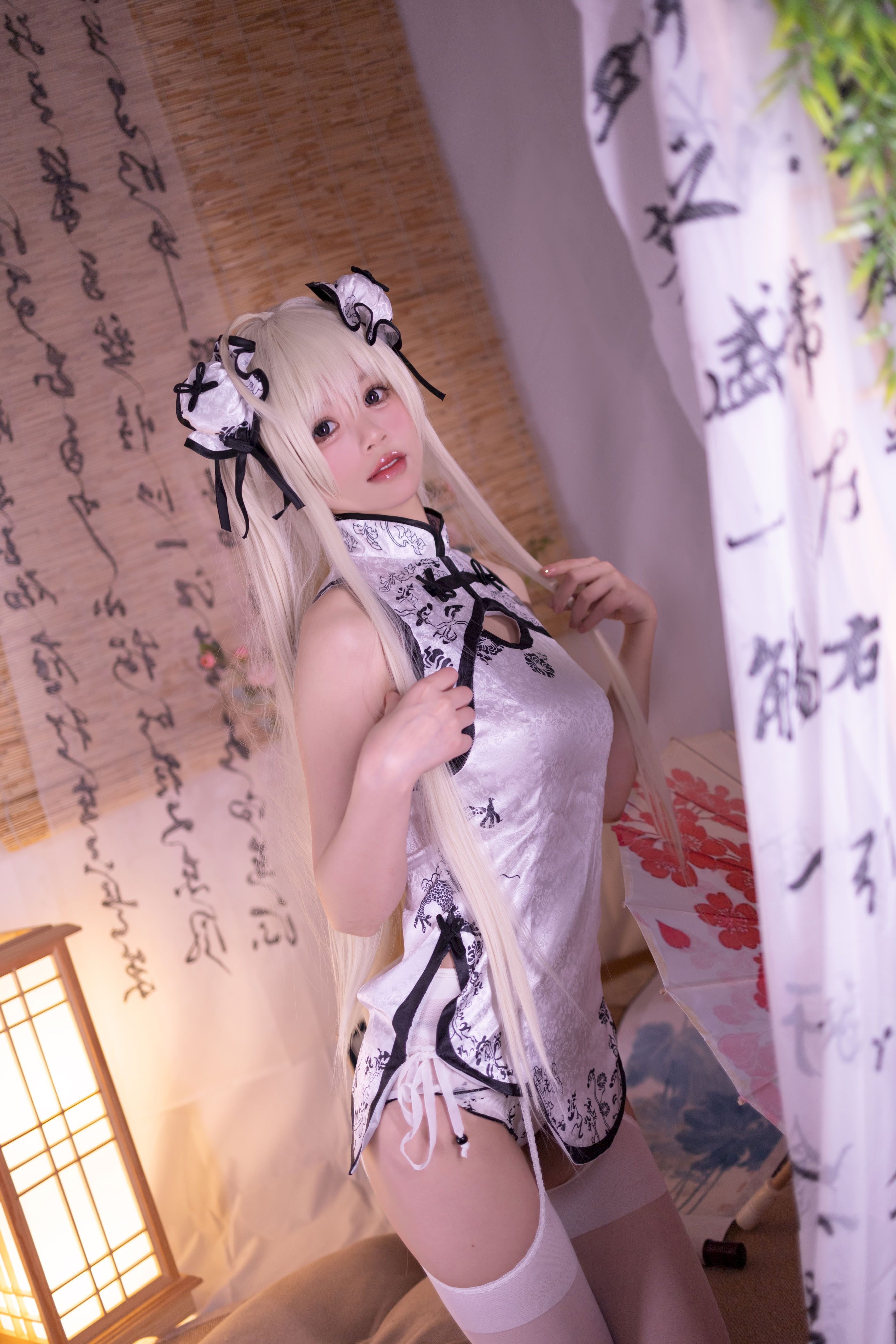 Xing Dai Lu Lu Yuan Zhi Kong Qiong Mei Sườn xám