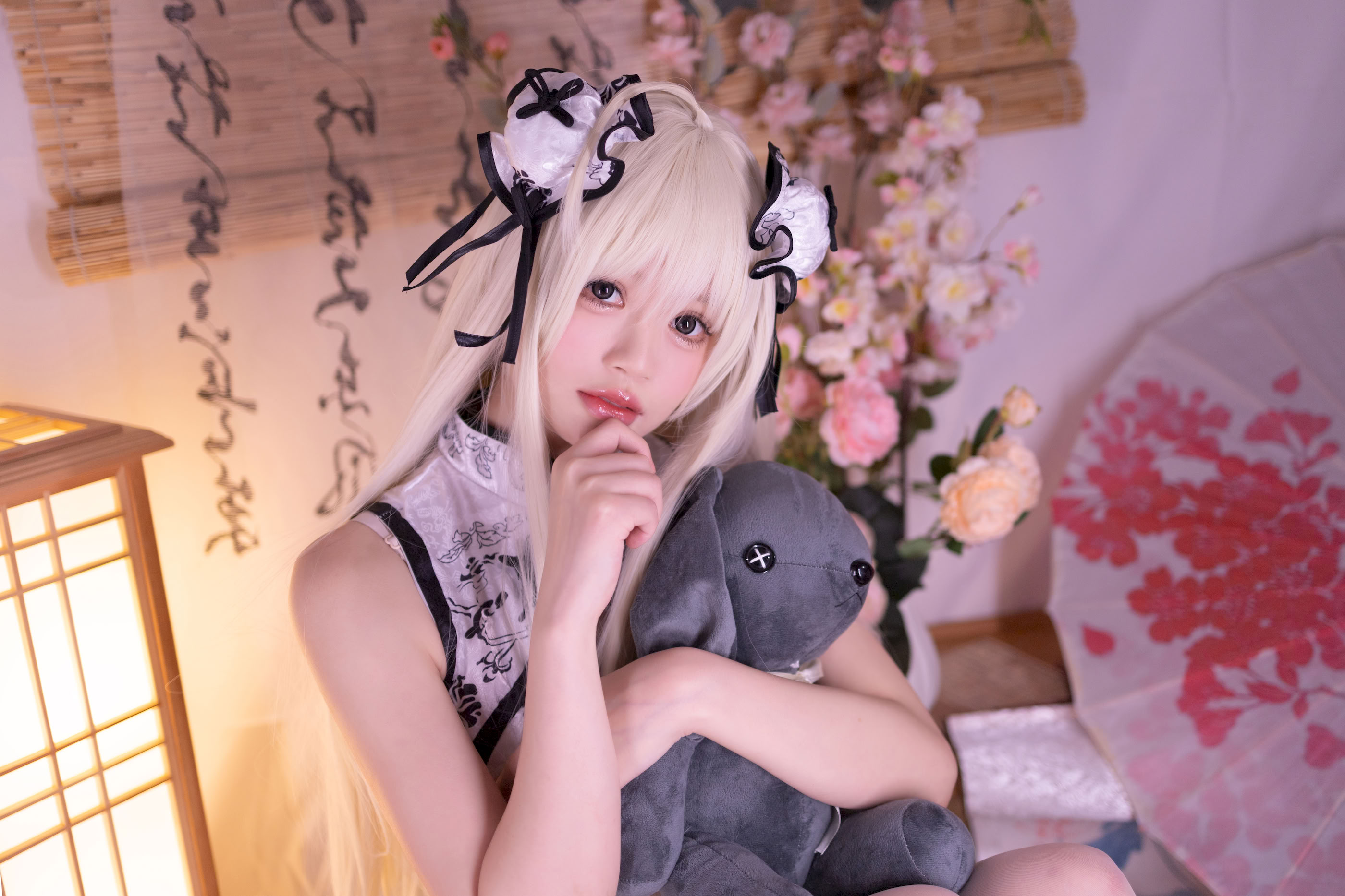 Xing Dai Lu Lu Yuan Zhi Kong Qiong Mei Sườn xám