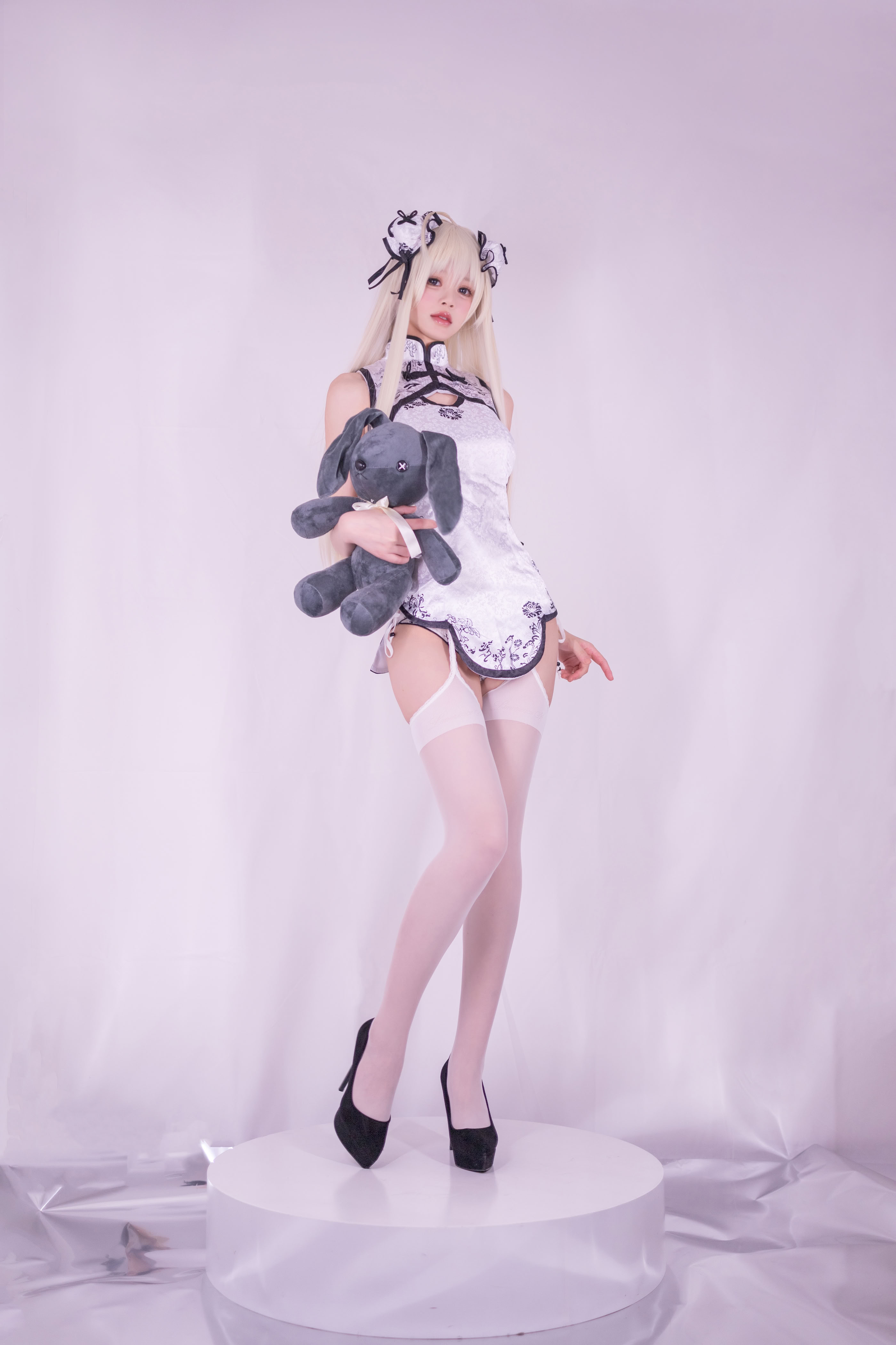 Xing Dai Lu Lu Yuan Zhi Kong Qiong Mei Sườn xám