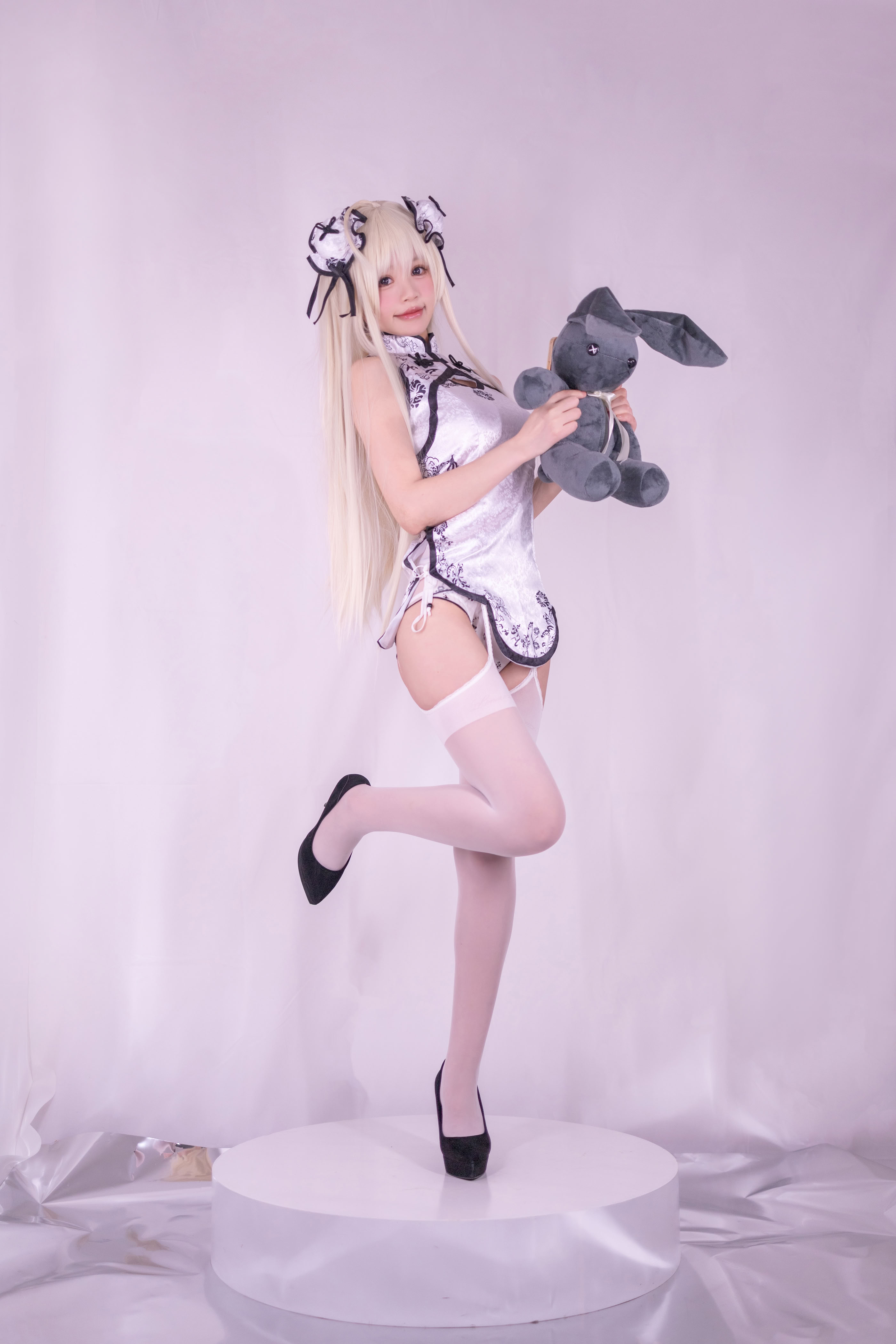 Xing Dai Lu Lu Yuan Zhi Kong Qiong Mei Sườn xám