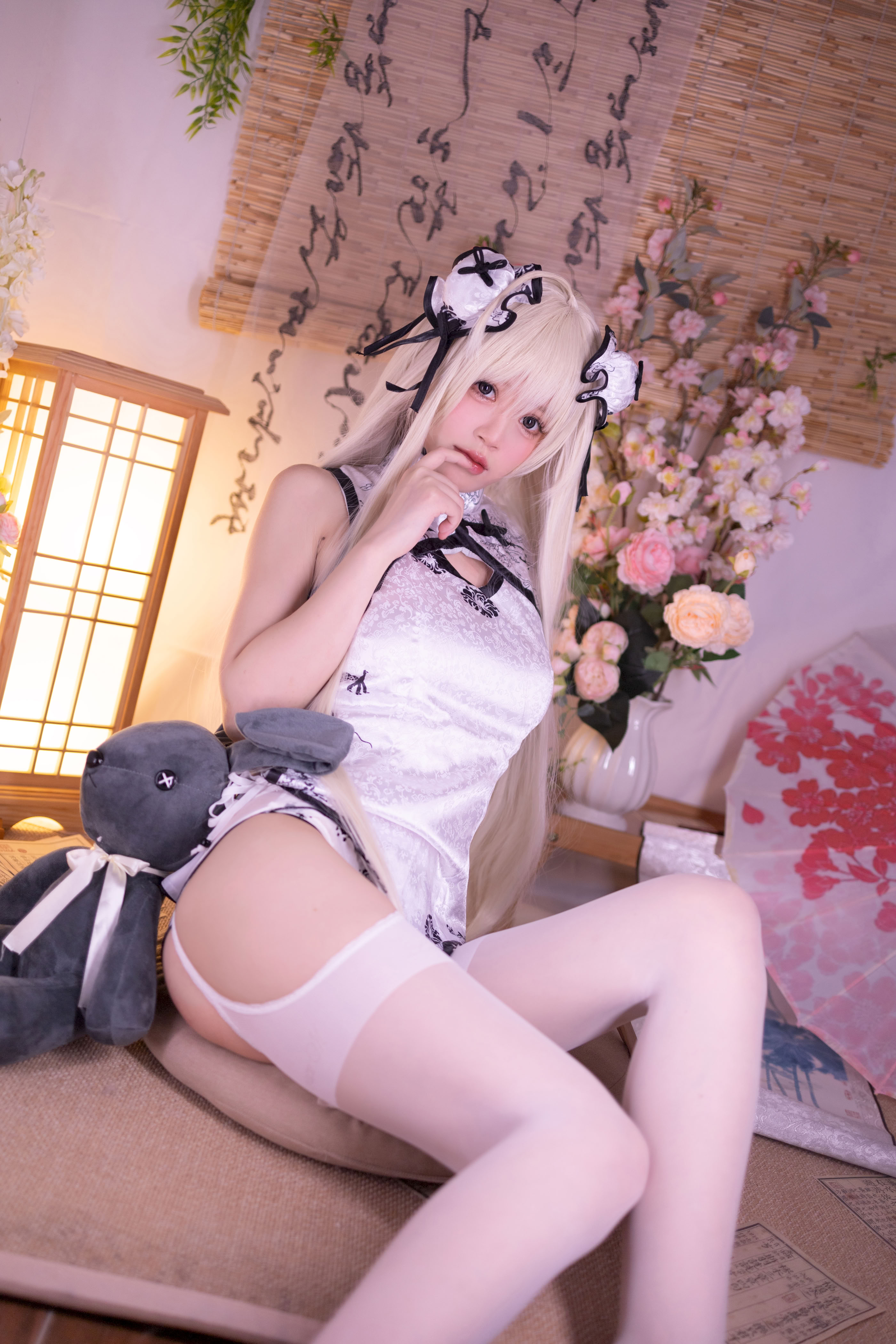 Xing Dai Lu Lu Yuan Zhi Kong Qiong Mei Sườn xám