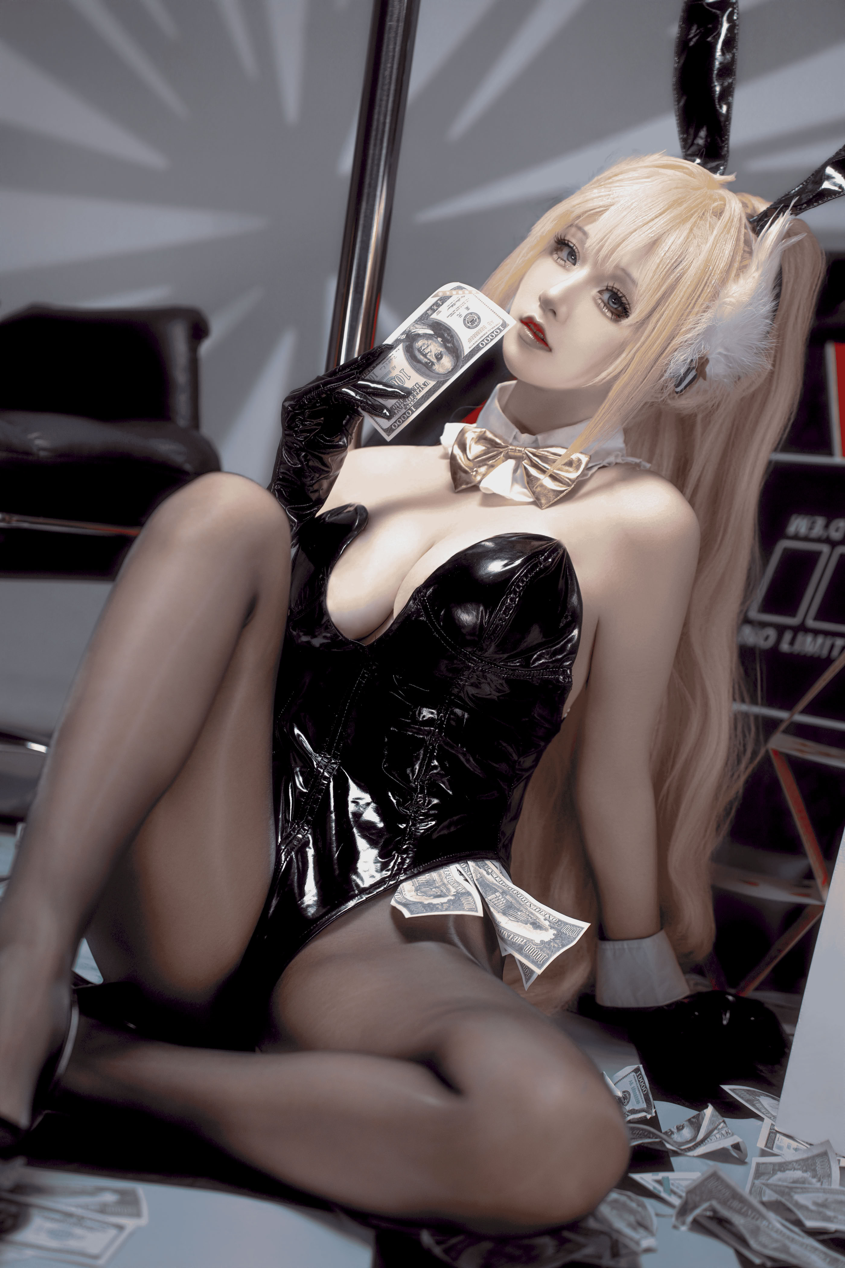 Mười chú thỏ sang trọng Ogiju-Luffy buồn (NIKKE)