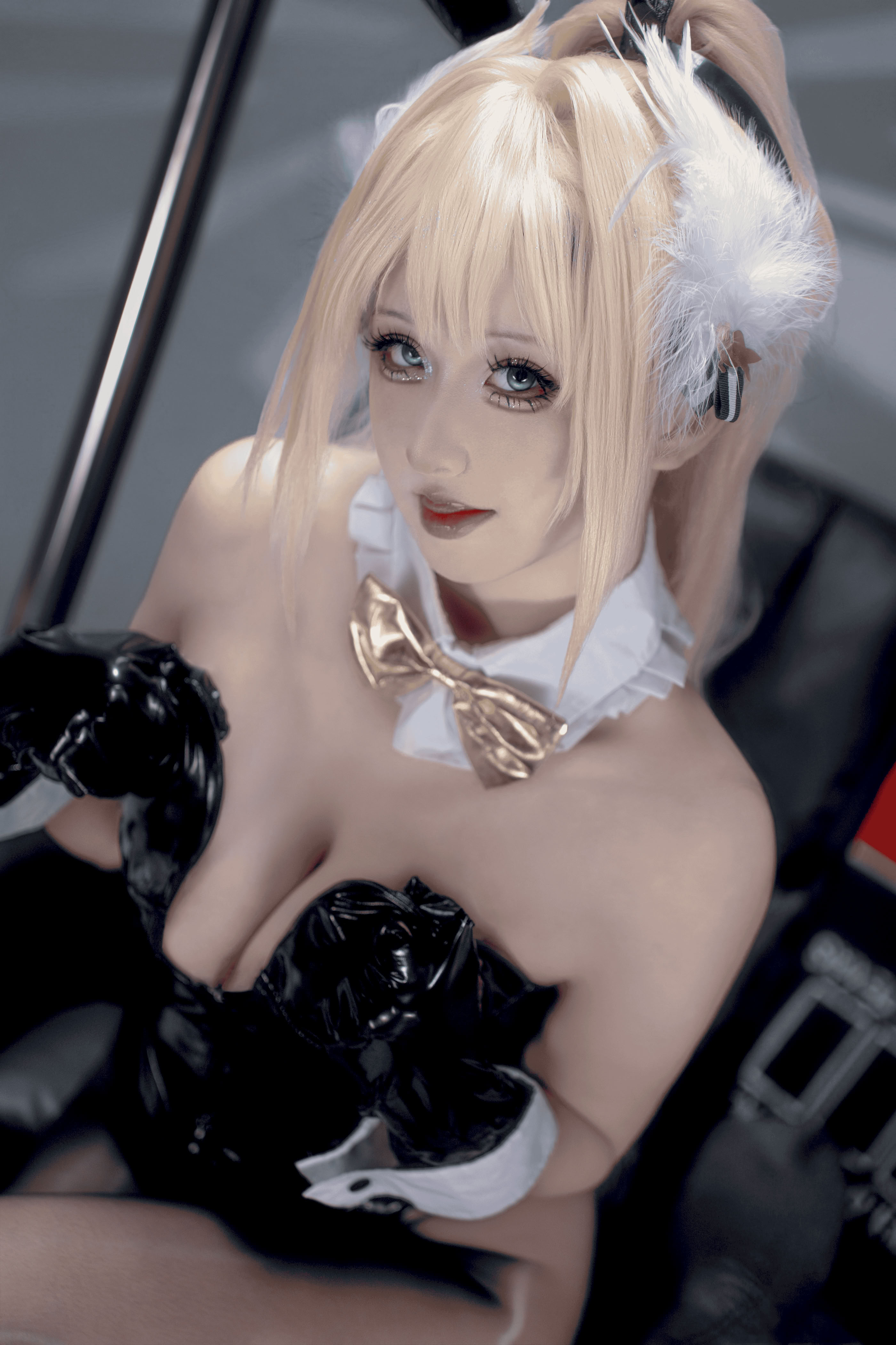 Mười chú thỏ sang trọng Ogiju-Luffy buồn (NIKKE)