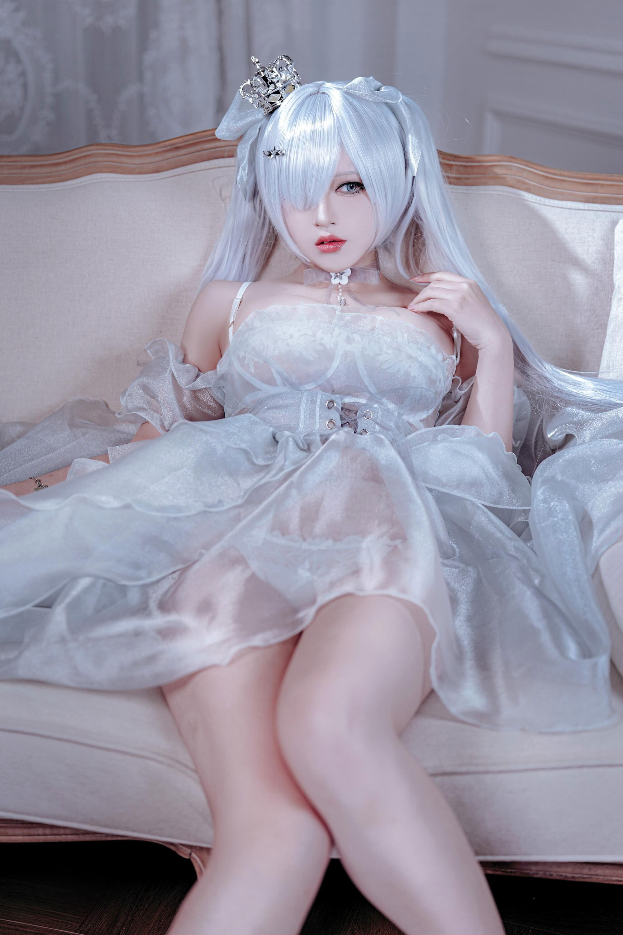 Con Một Nửa - Nữ Thần Chiến Thắng: Nikki Lọ Lem