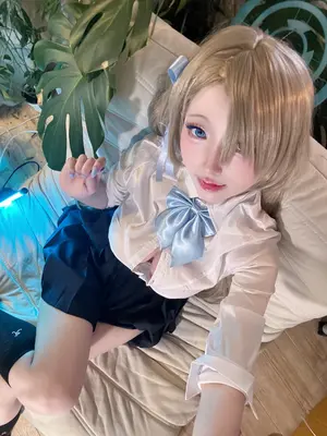 Cut Celia - Selfie đồng phục Ashina